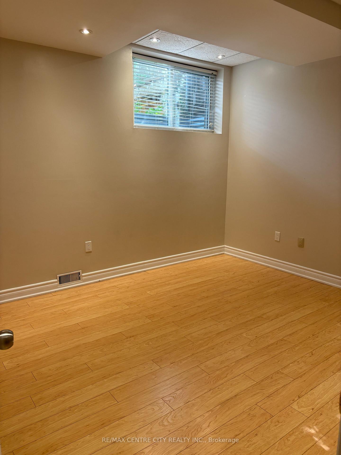 Photo 13 of Unit 18, 185 North Centre Road, London, North B — HOMEH