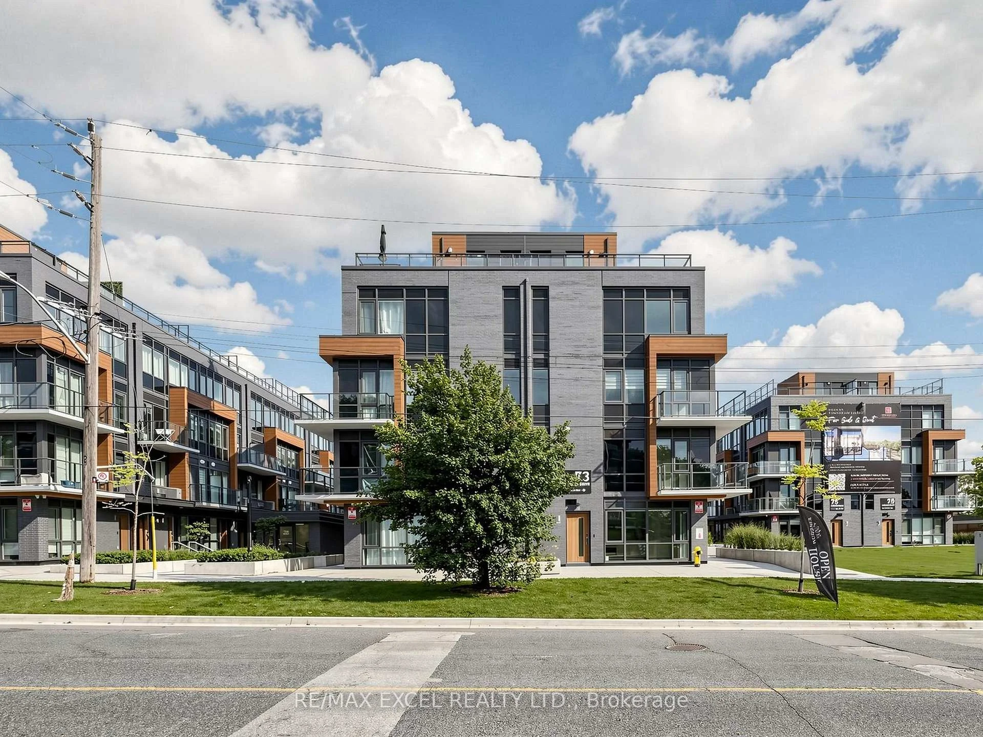 Photo 4 of Unit 25, 73 Curlew Drive, North York, Parkwoods-Donalda — HOMEH
