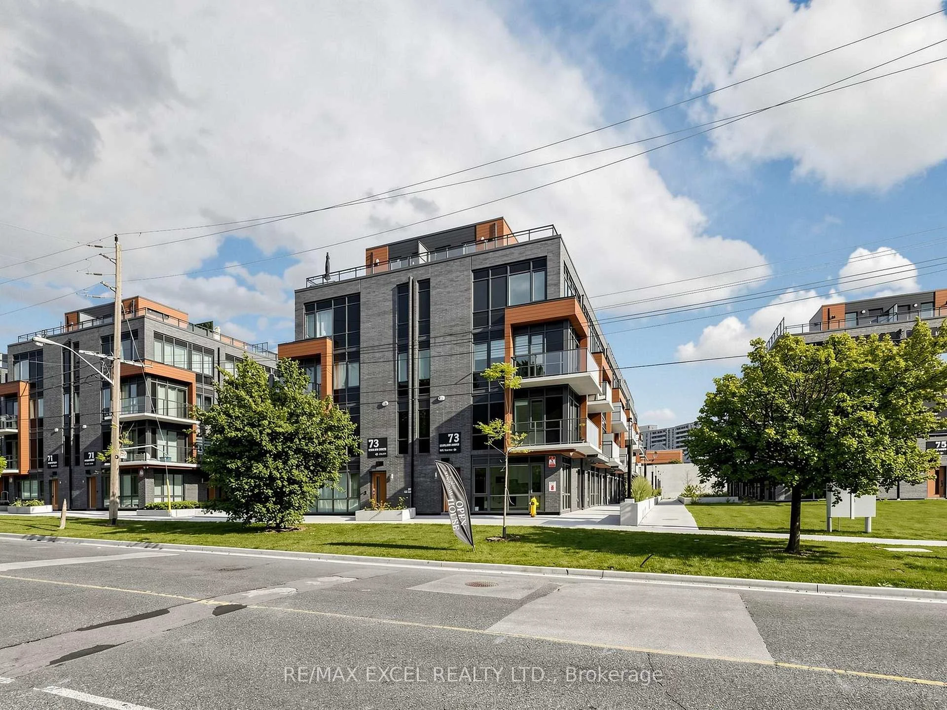 Photo 6 of Unit 25, 73 Curlew Drive, North York, Parkwoods-Donalda — HOMEH