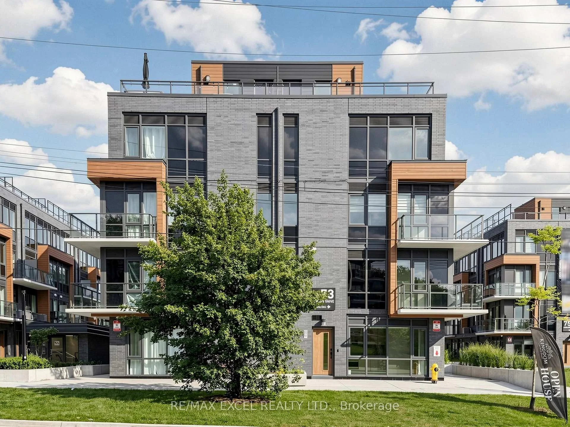 Photo 8 of Unit 25, 73 Curlew Drive, North York, Parkwoods-Donalda — HOMEH