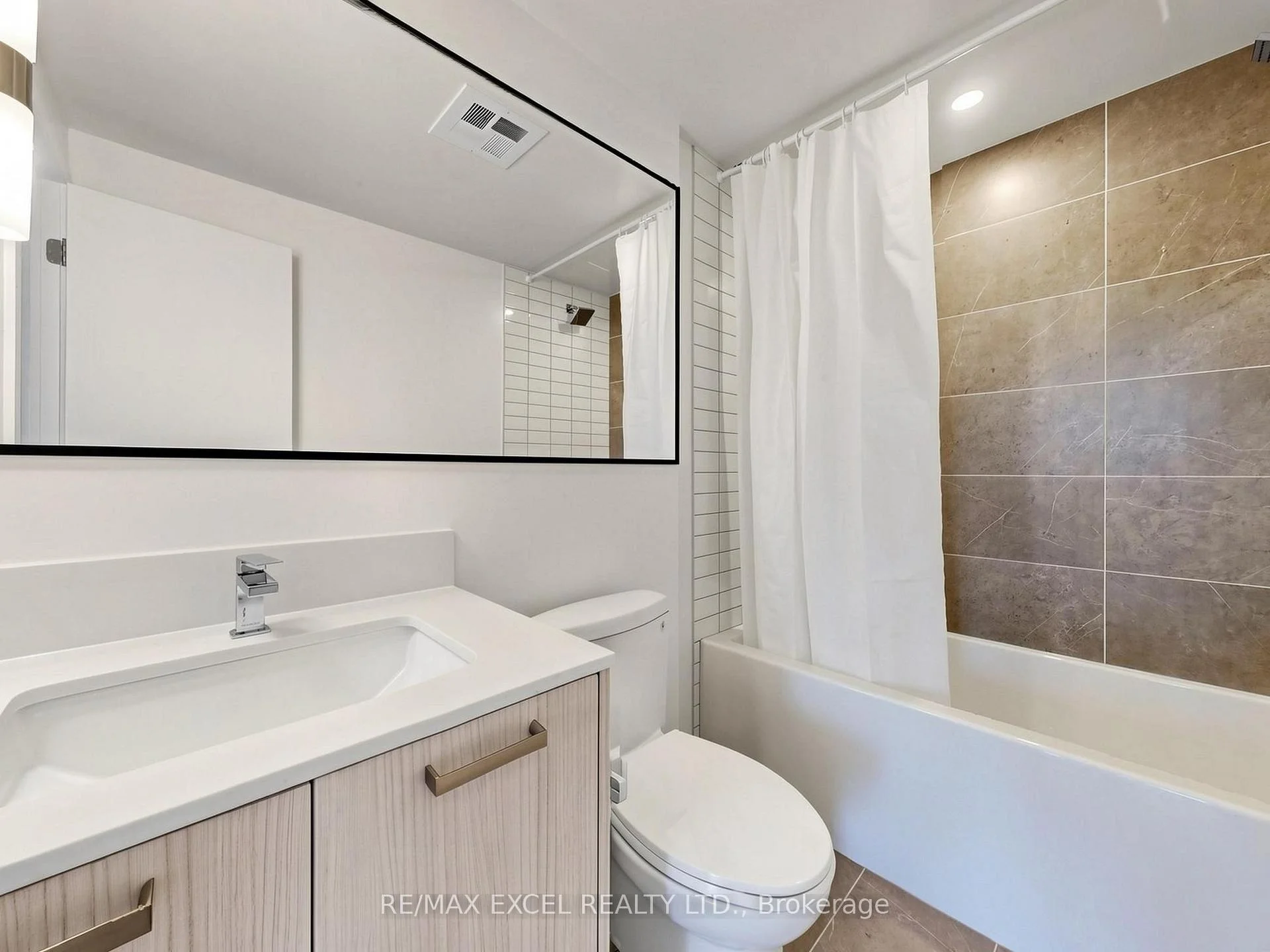 Photo 45 of Unit 25, 73 Curlew Drive, North York, Parkwoods-Donalda — HOMEH