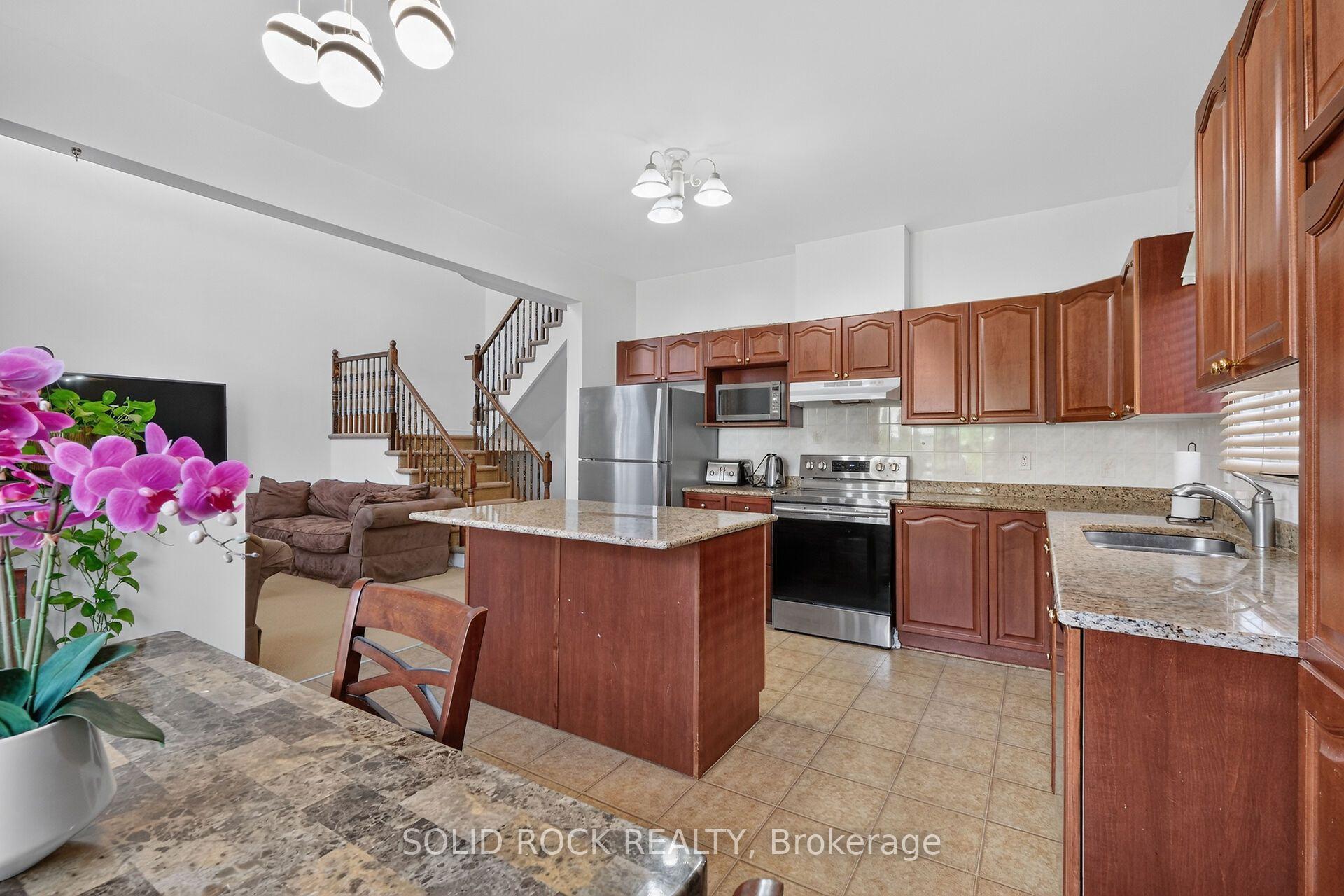 Photo 20 of 131 Finn Court, Ottawa, Ridgemont — HOMEH