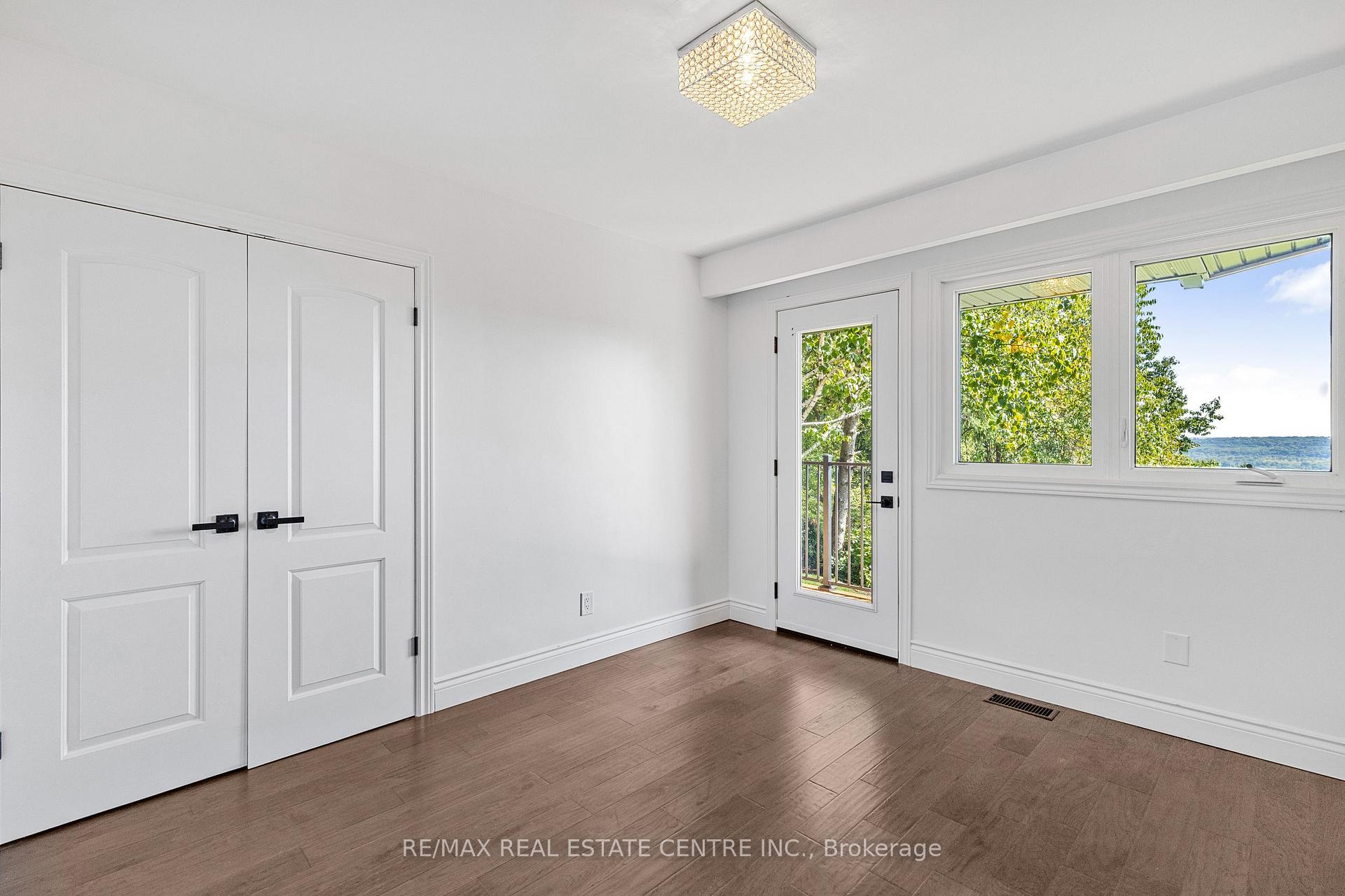 Photo 10 of 50 Oak Avenue, Hamilton, Greensville — HOMEH