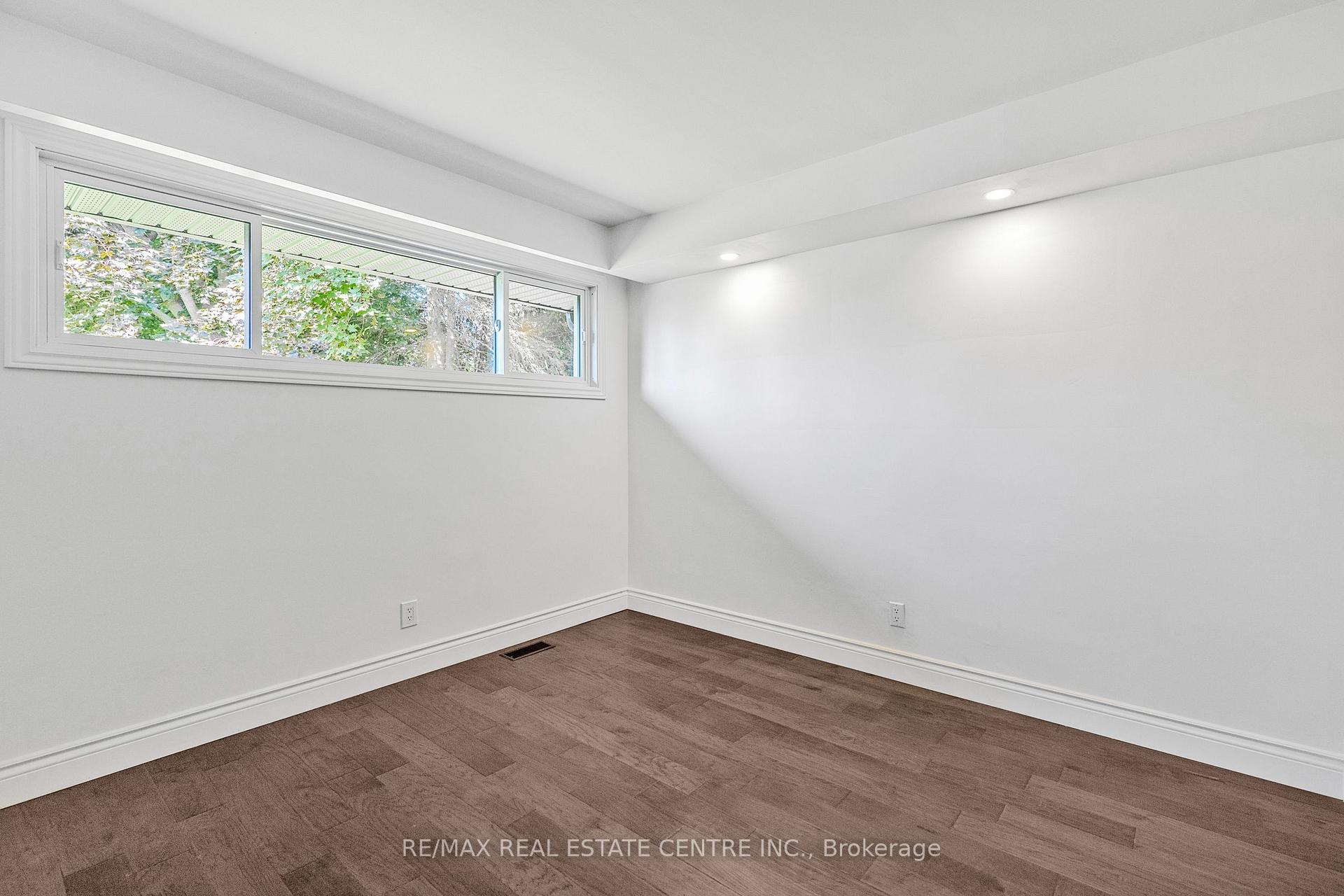 Photo 11 of 50 Oak Avenue, Hamilton, Greensville — HOMEH