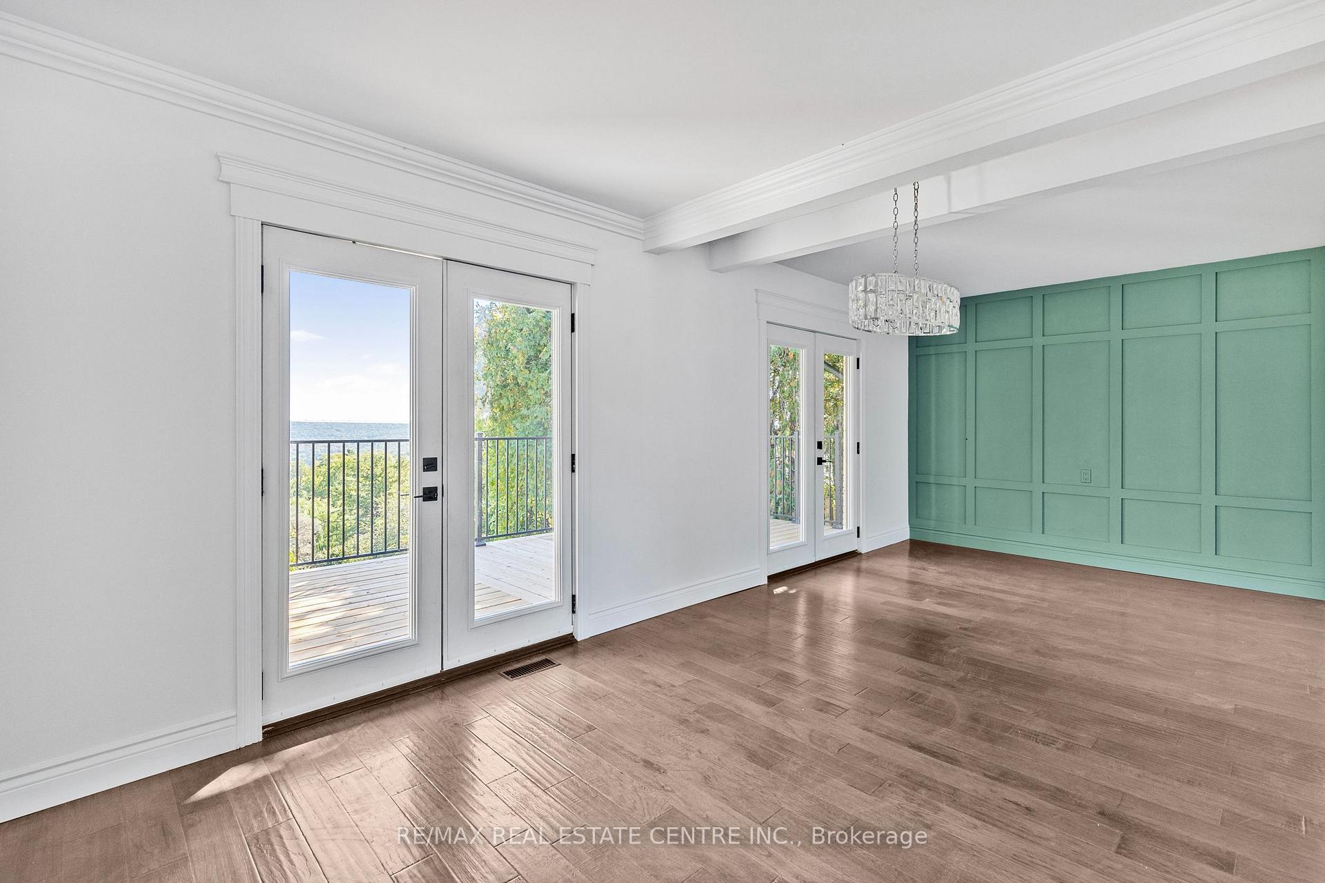 Photo 13 of 50 Oak Avenue, Hamilton, Greensville — HOMEH
