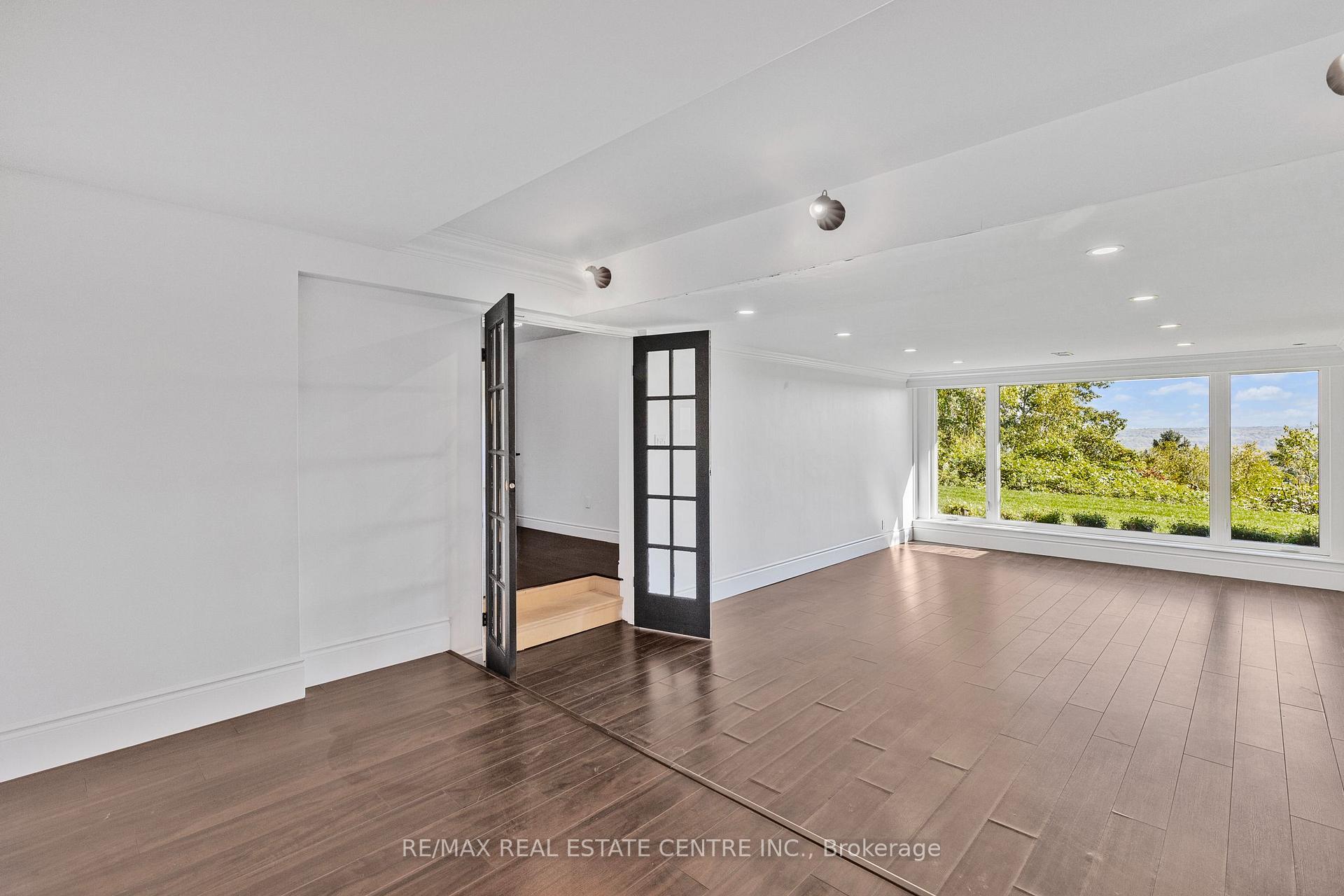Photo 15 of 50 Oak Avenue, Hamilton, Greensville — HOMEH