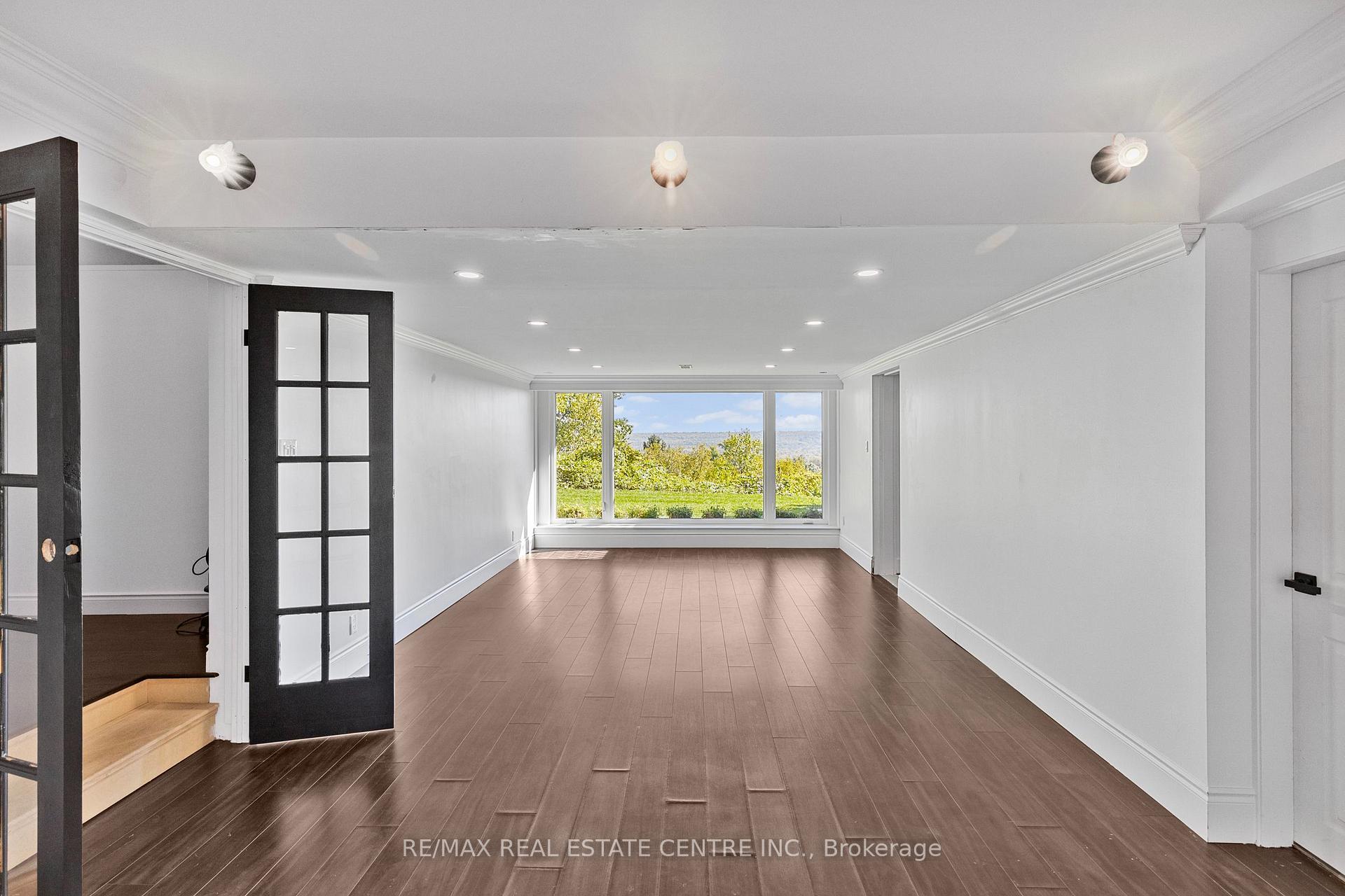 Photo 16 of 50 Oak Avenue, Hamilton, Greensville — HOMEH