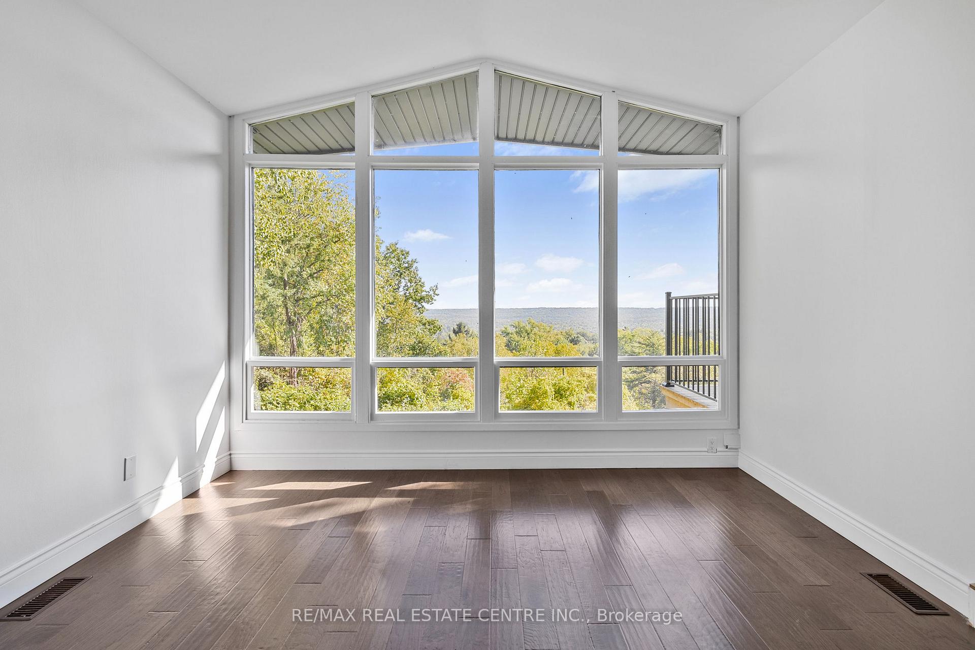 Photo 26 of 50 Oak Avenue, Hamilton, Greensville — HOMEH