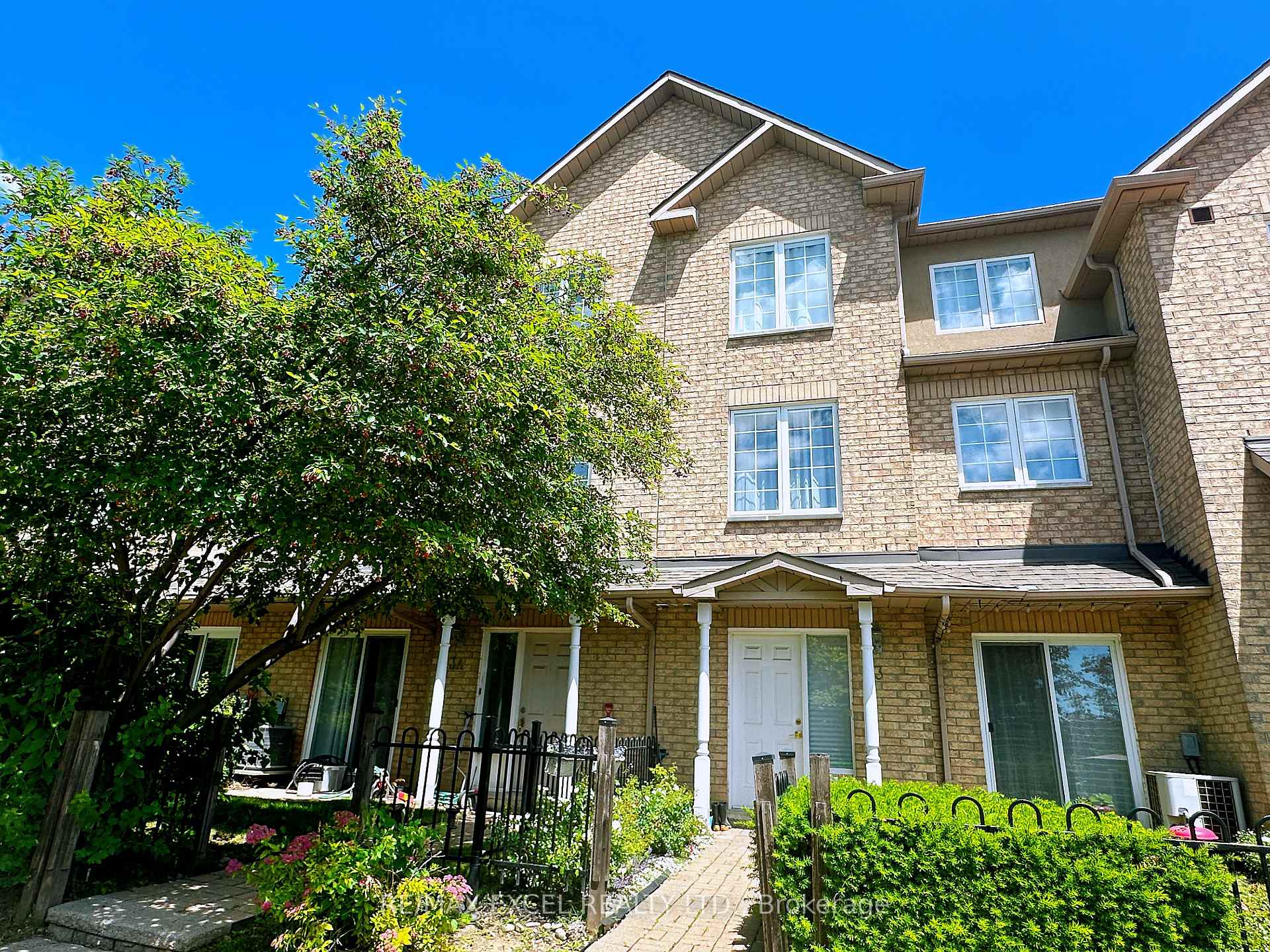 Photo 2 of Unit 3, 10 Cox Boulevard, Markham, Unionville — HOMEH