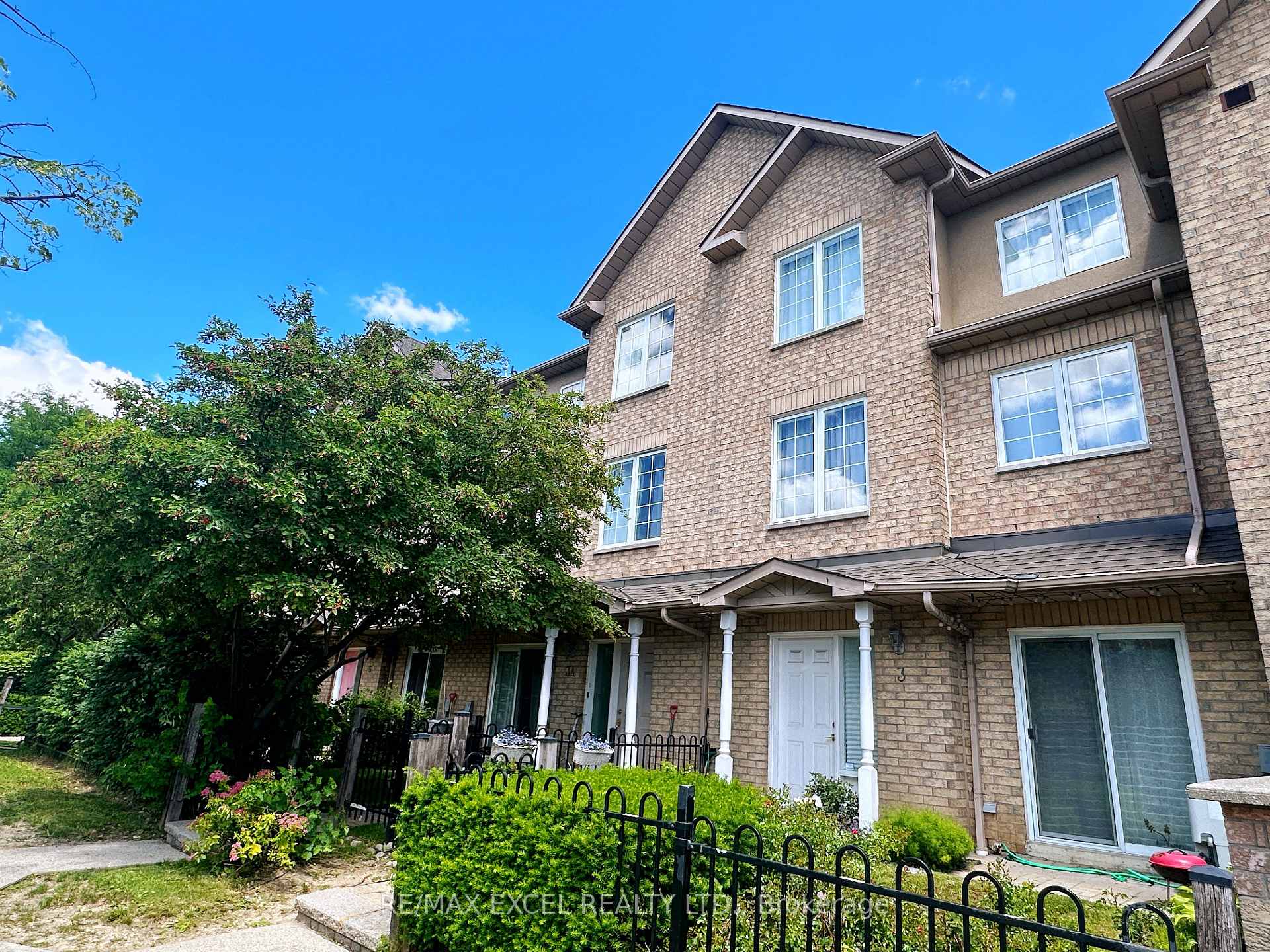 Photo 3 of Unit 3, 10 Cox Boulevard, Markham, Unionville — HOMEH