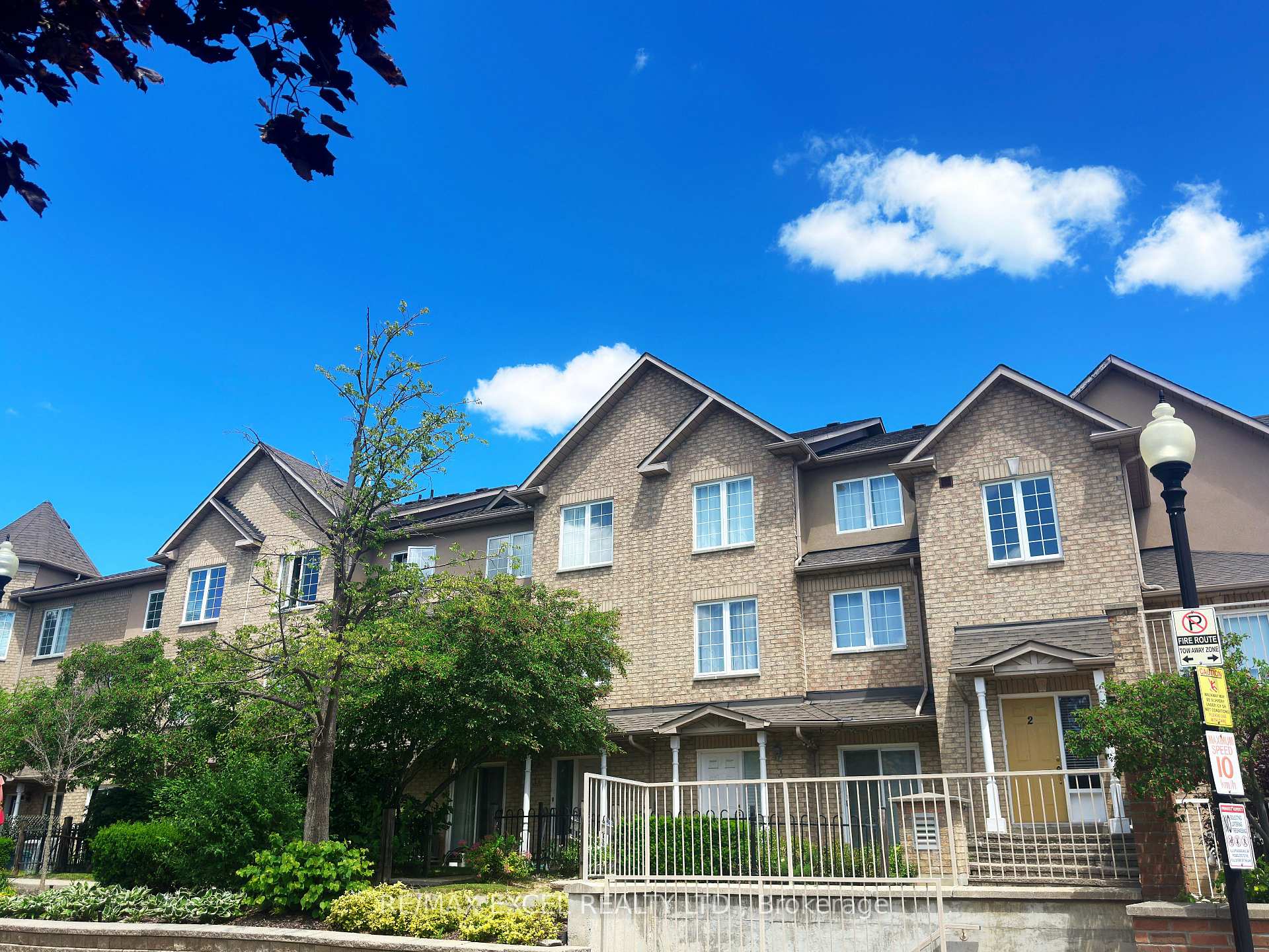 Photo 4 of Unit 3, 10 Cox Boulevard, Markham, Unionville — HOMEH