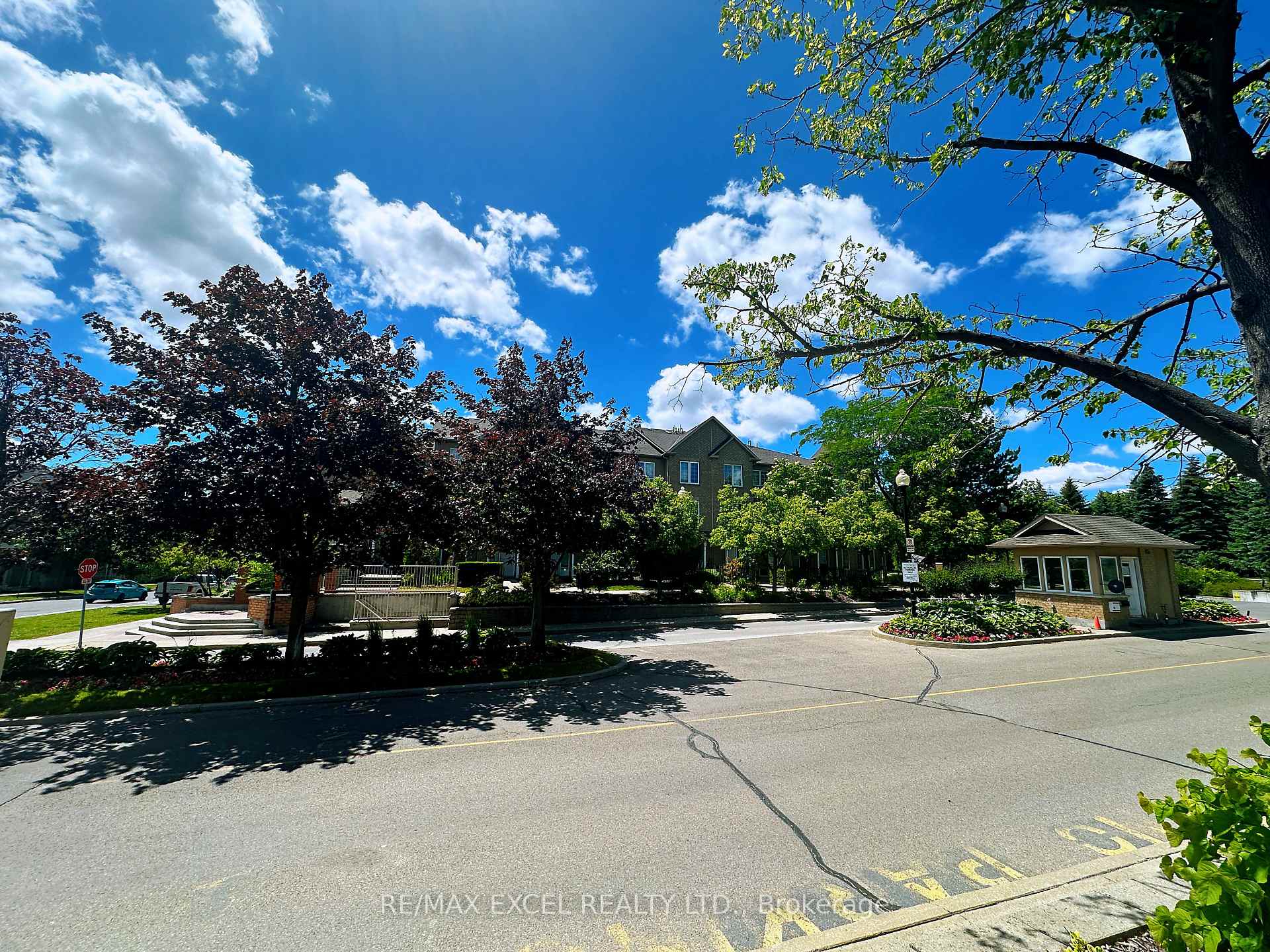Photo 5 of Unit 3, 10 Cox Boulevard, Markham, Unionville — HOMEH