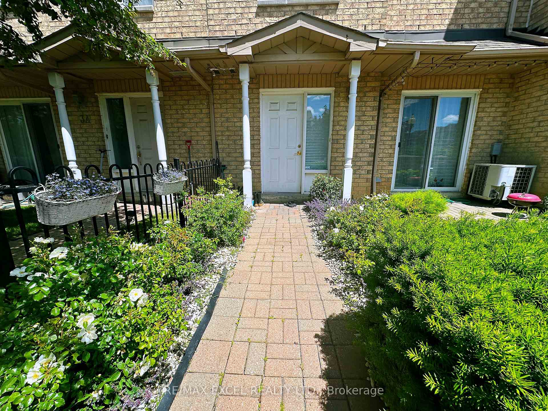 Photo 6 of Unit 3, 10 Cox Boulevard, Markham, Unionville — HOMEH