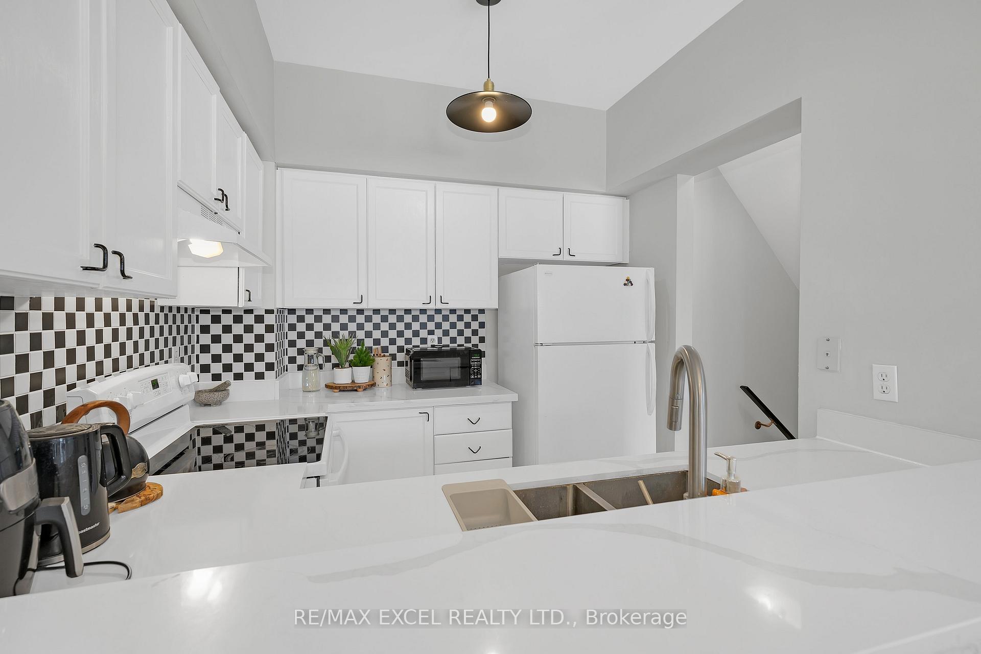 Photo 17 of Unit 3, 10 Cox Boulevard, Markham, Unionville — HOMEH