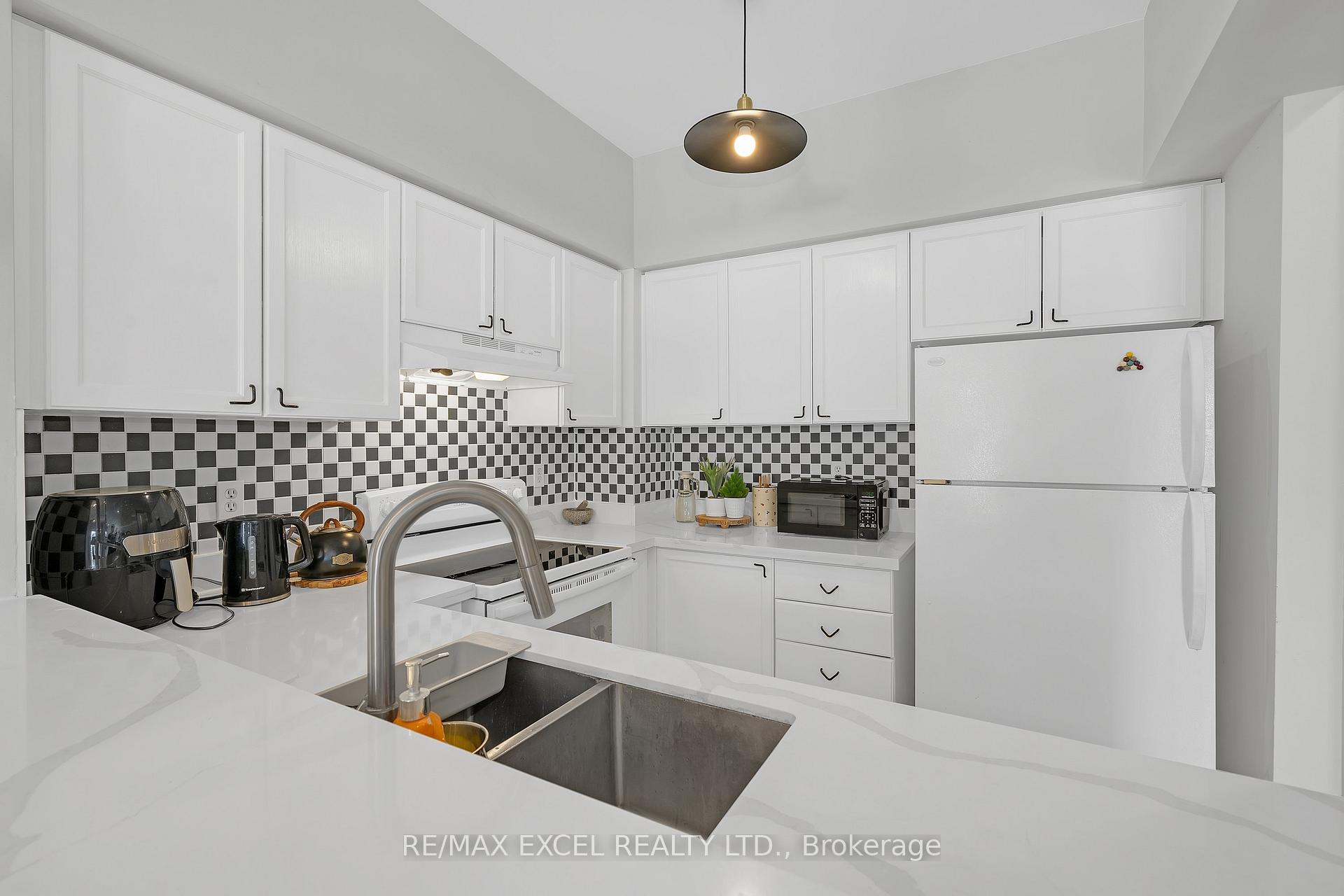 Photo 18 of Unit 3, 10 Cox Boulevard, Markham, Unionville — HOMEH
