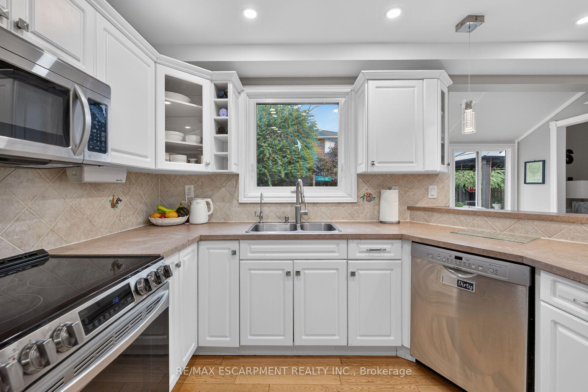 Photo 10 of 253 Highridge Avenue, Hamilton, Riverdale — HOMEH