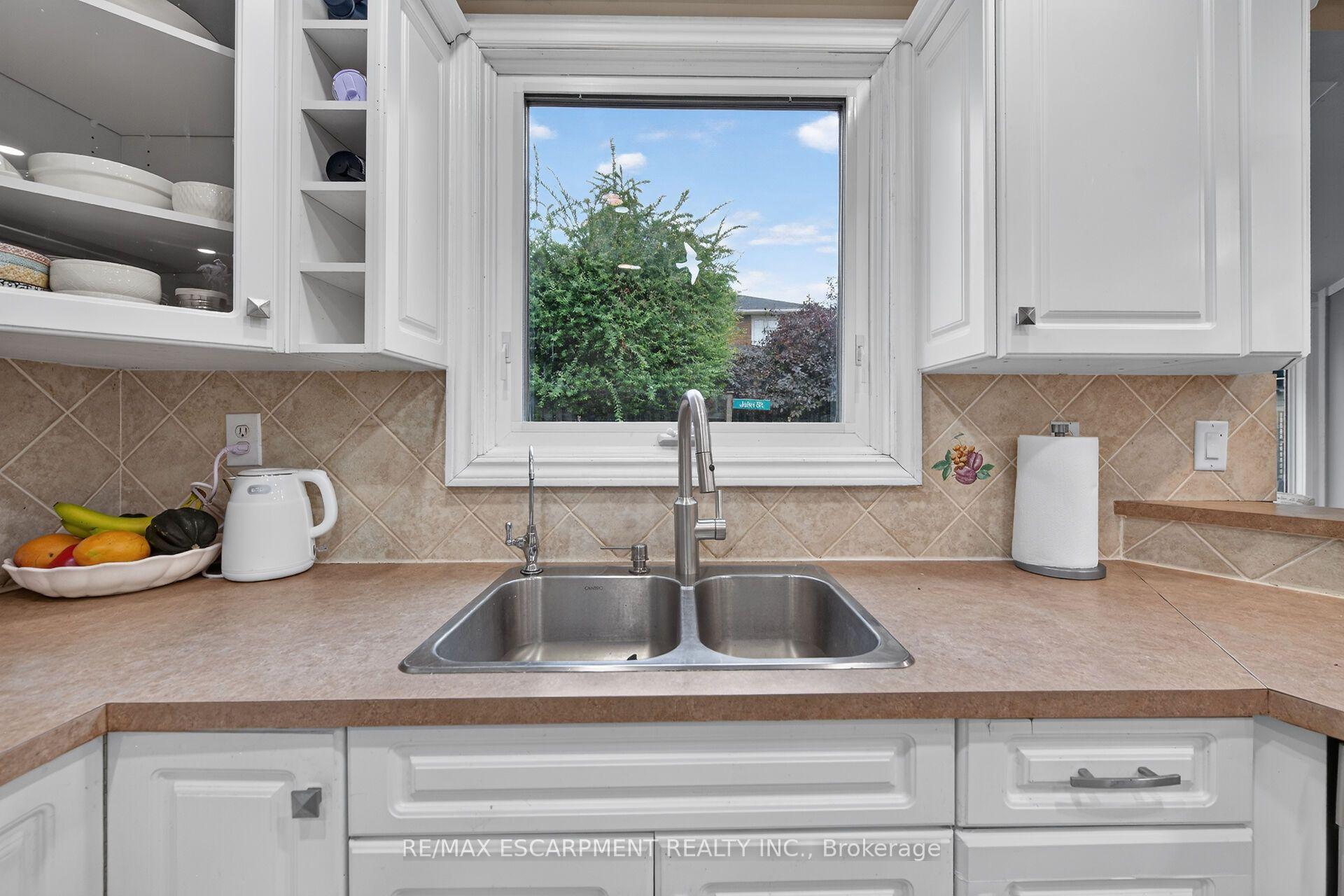 Photo 11 of 253 Highridge Avenue, Hamilton, Riverdale — HOMEH