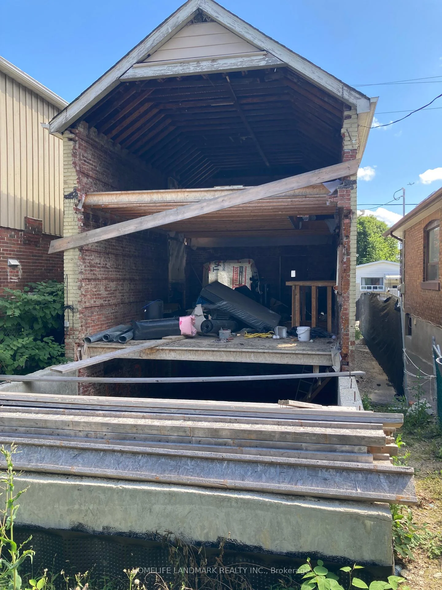Photo 11 of 72 Seventh Street, Etobicoke, New Toronto — HOMEH