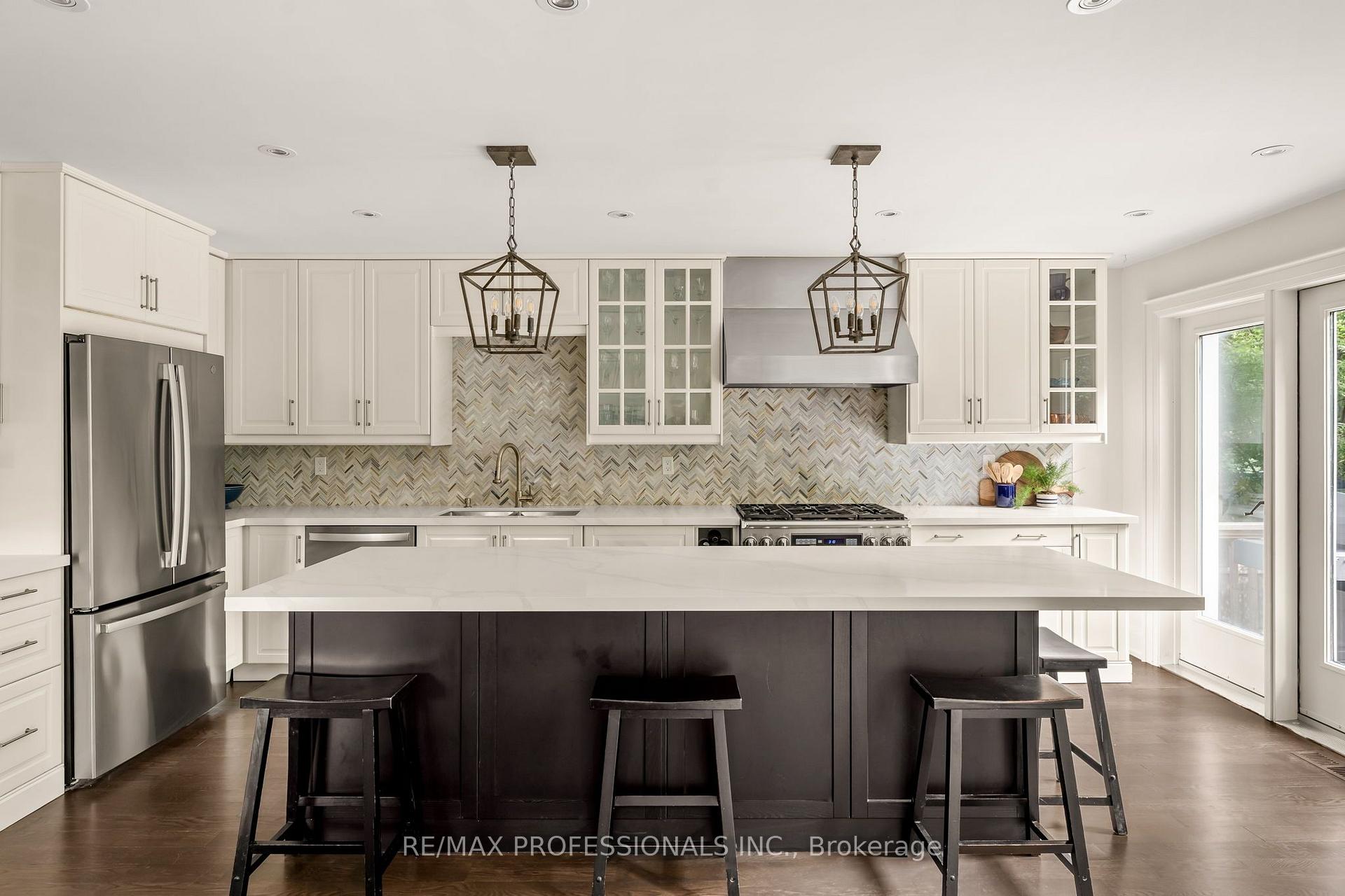 Photo 3 of 7 Bannon Avenue, Etobicoke, Kingsway South — HOMEH