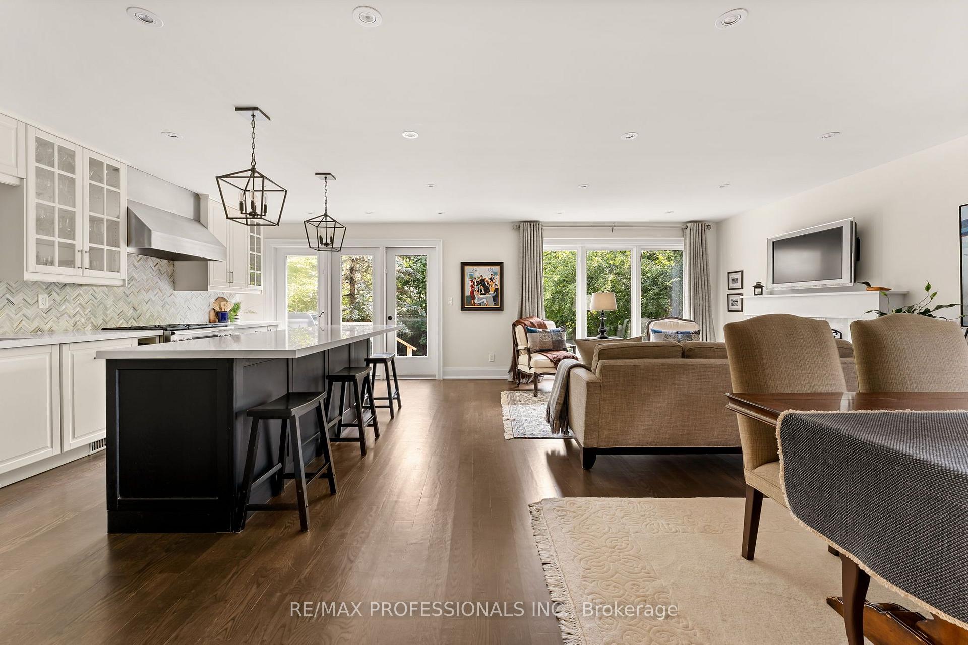 Photo 12 of 7 Bannon Avenue, Etobicoke, Kingsway South — HOMEH
