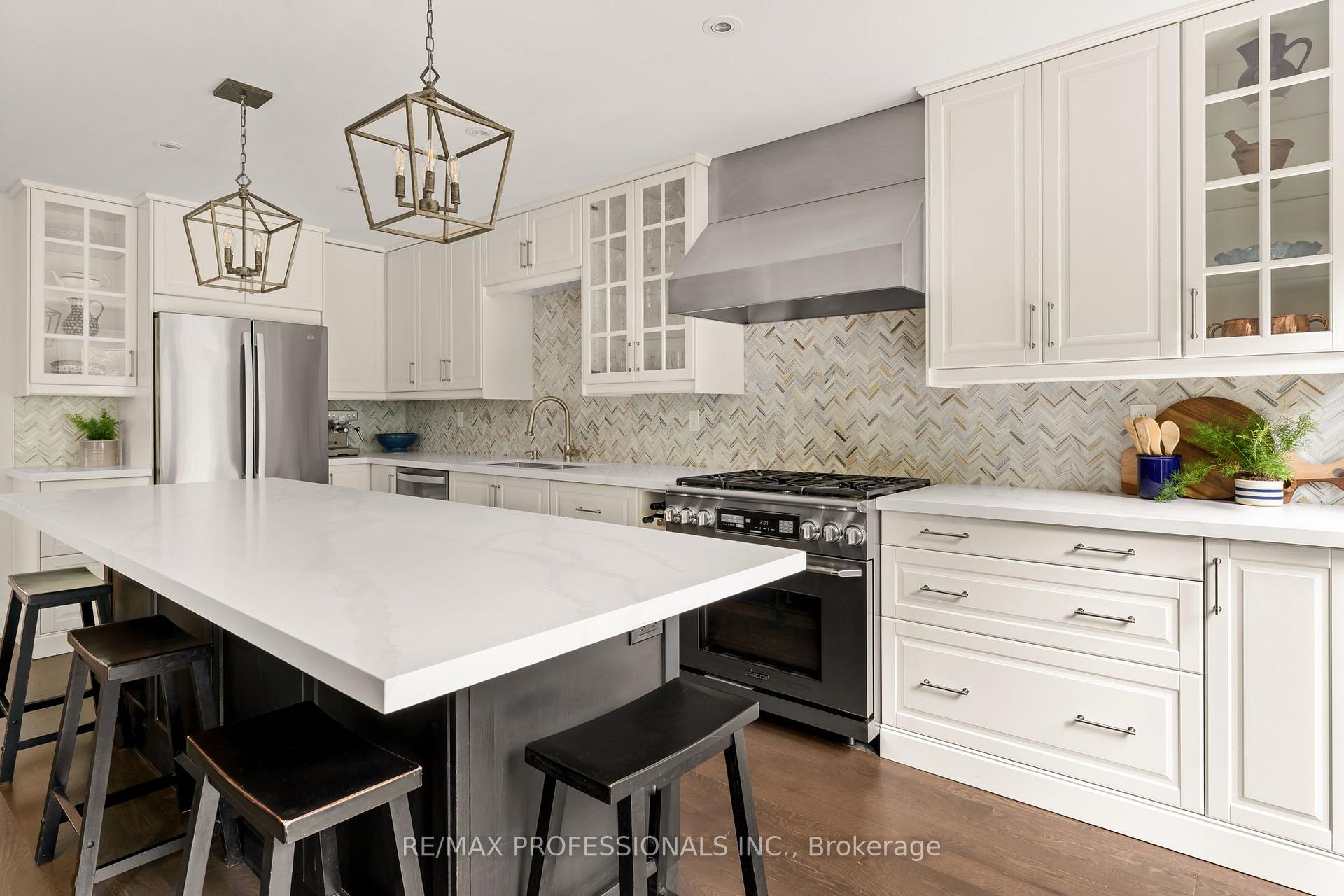 Photo 16 of 7 Bannon Avenue, Etobicoke, Kingsway South — HOMEH
