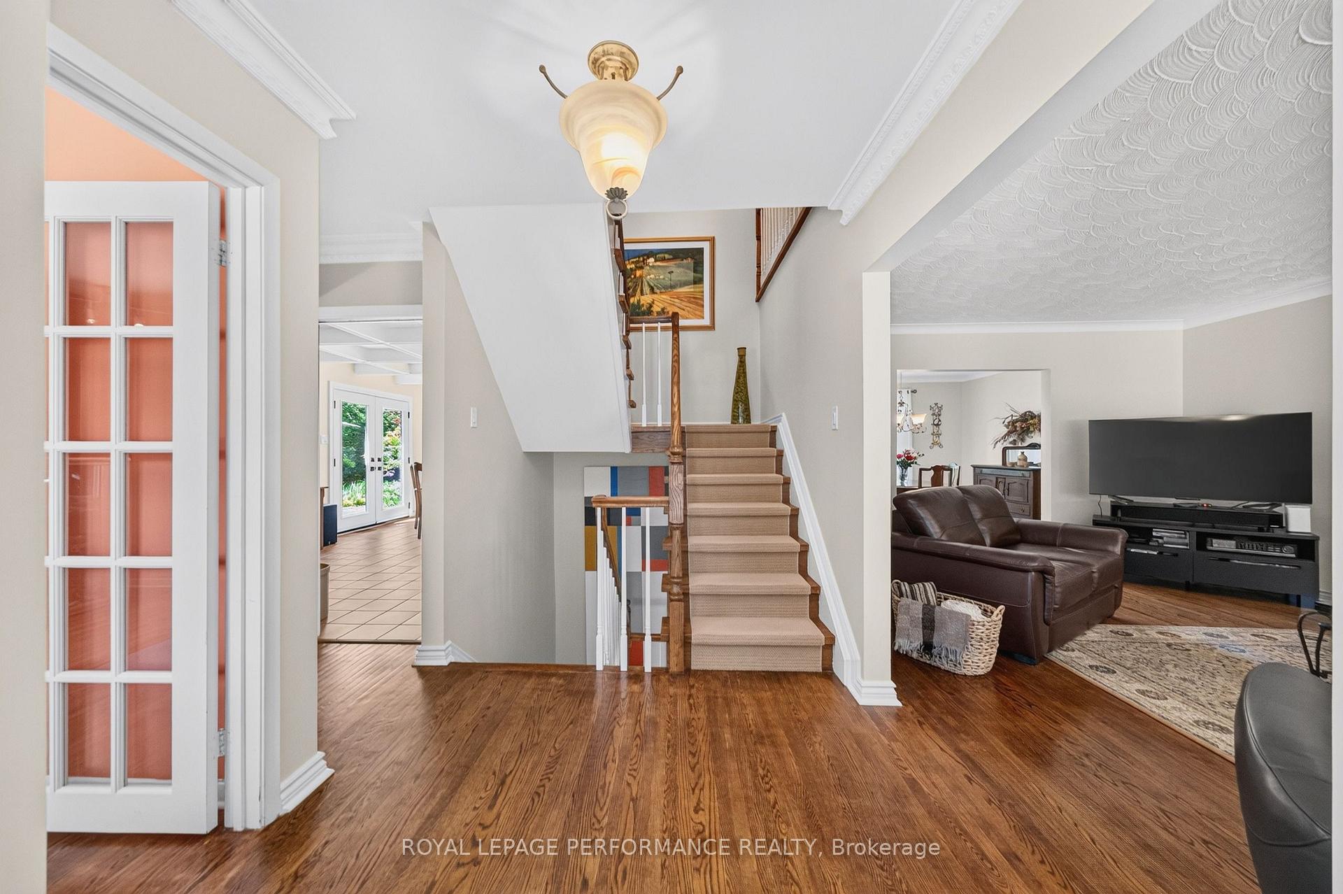 Photo 3 of 2407 Rosewood Avenue, Ottawa, Whitehaven — HOMEH