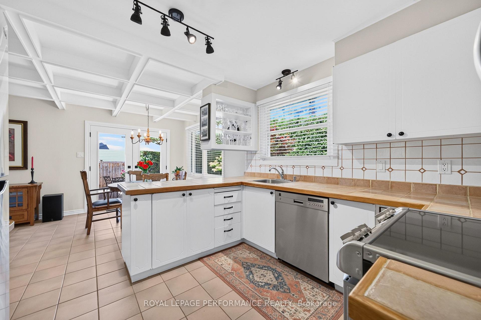 Photo 11 of 2407 Rosewood Avenue, Ottawa, Whitehaven — HOMEH