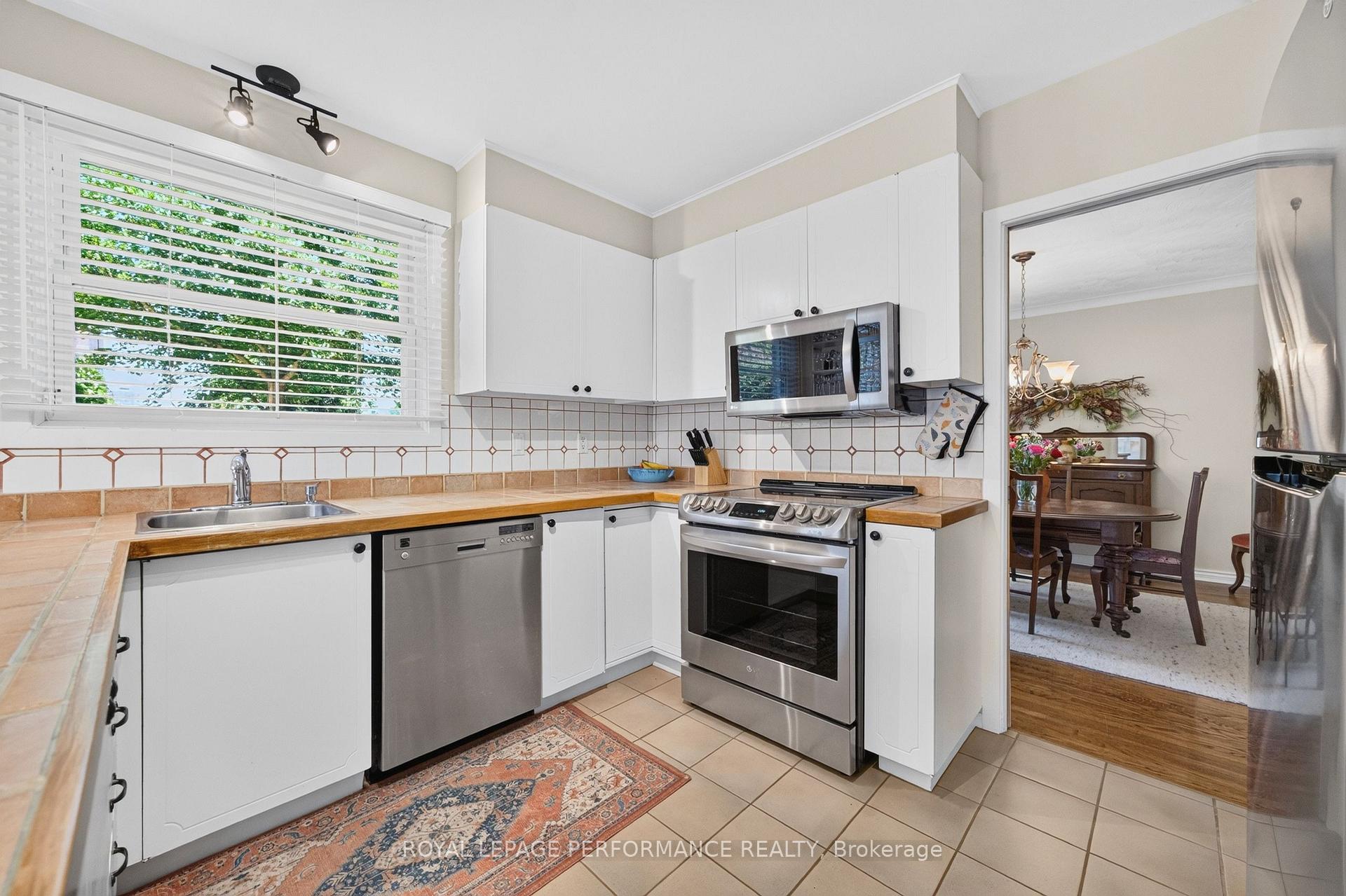Photo 12 of 2407 Rosewood Avenue, Ottawa, Whitehaven — HOMEH