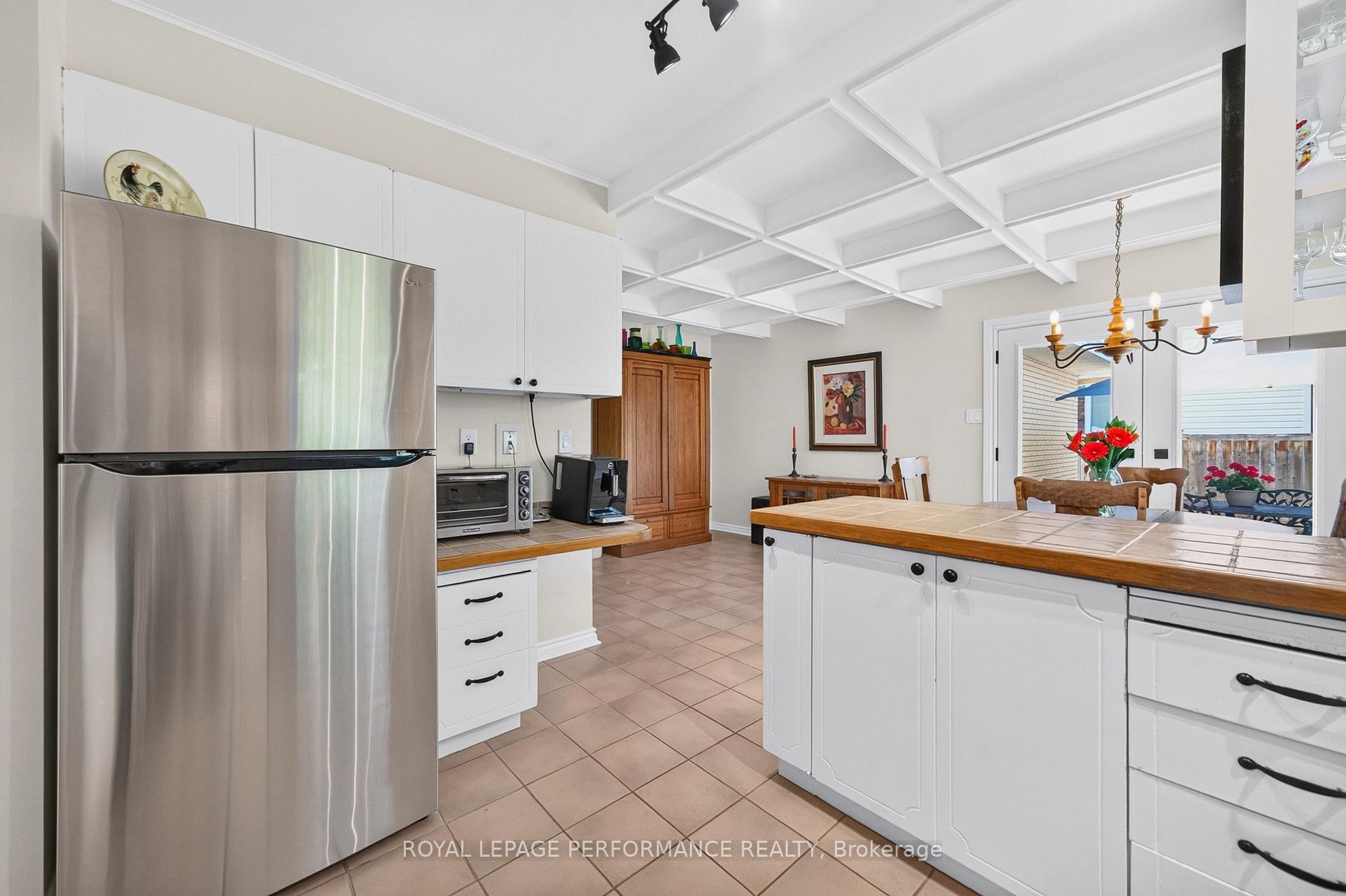 Photo 13 of 2407 Rosewood Avenue, Ottawa, Whitehaven — HOMEH