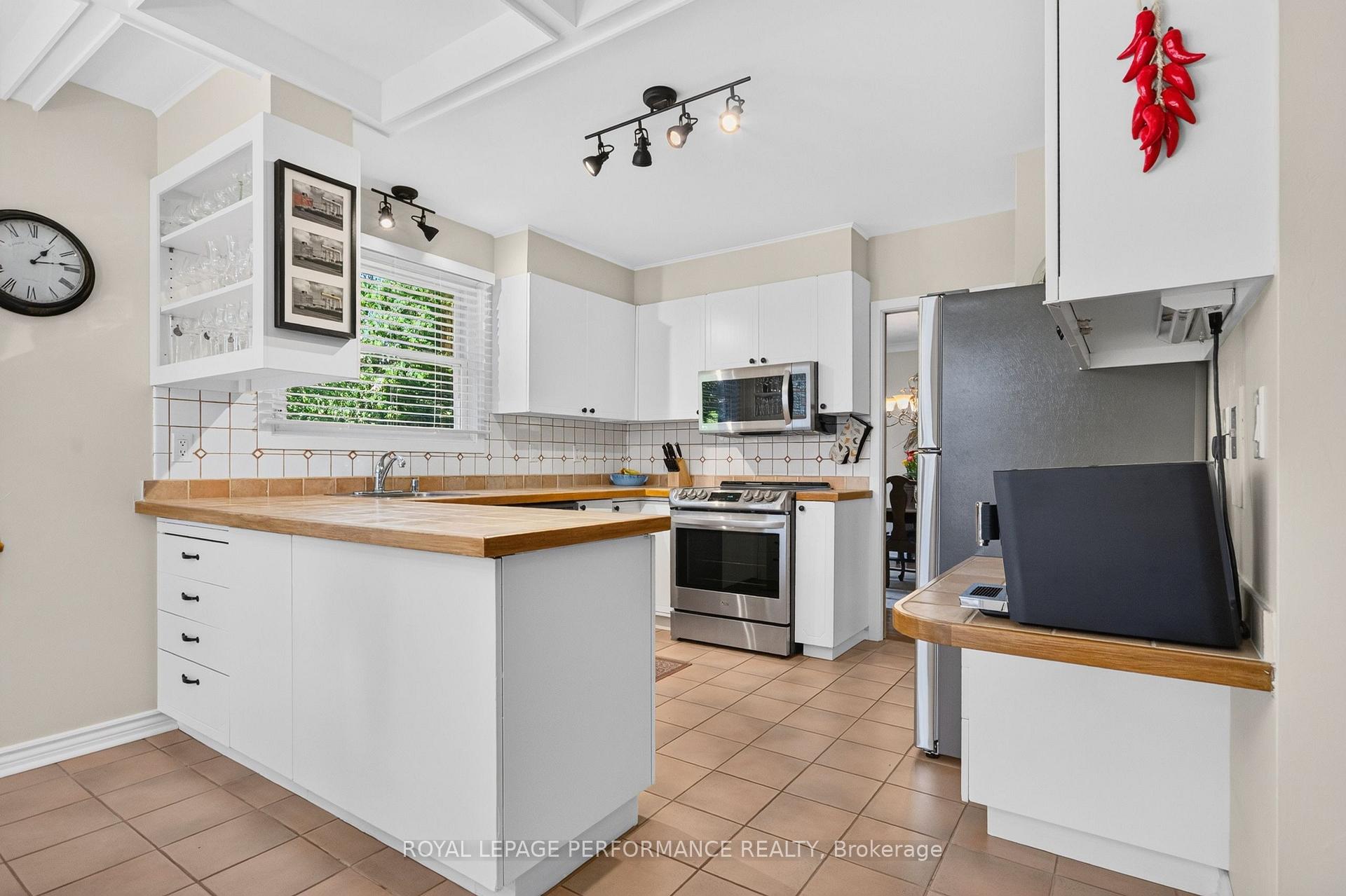 Photo 14 of 2407 Rosewood Avenue, Ottawa, Whitehaven — HOMEH