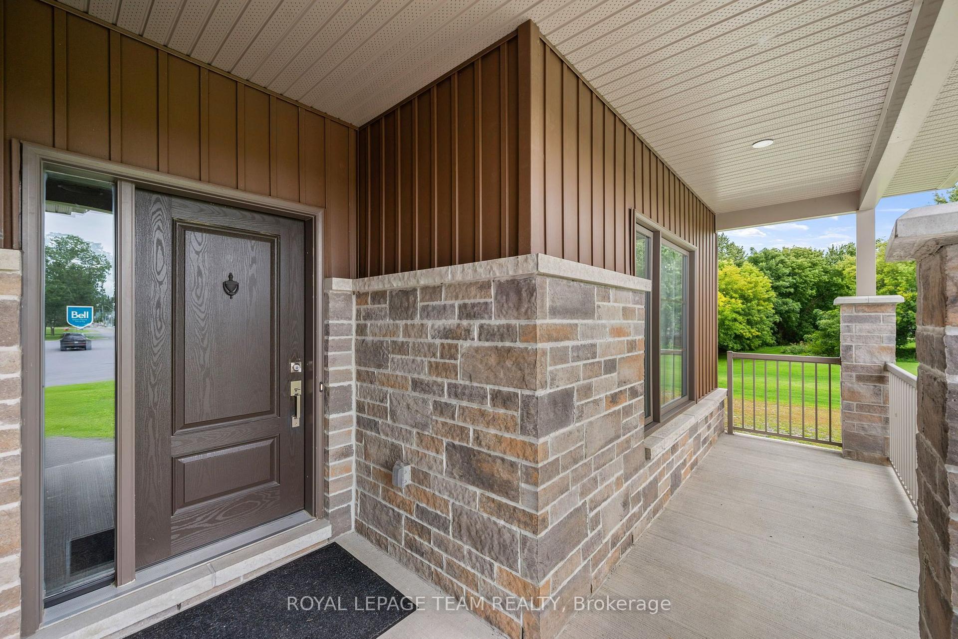 Photo 3 of 481 Lancaster Lane, North Dundas, Winchester — HOMEH