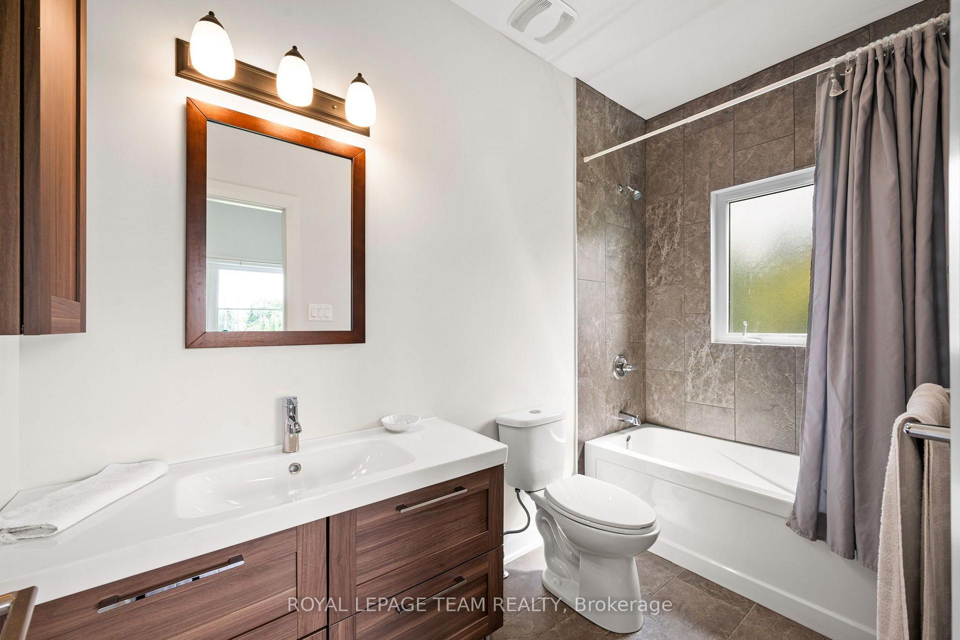 Photo 23 of 481 Lancaster Lane, North Dundas, Winchester — HOMEH