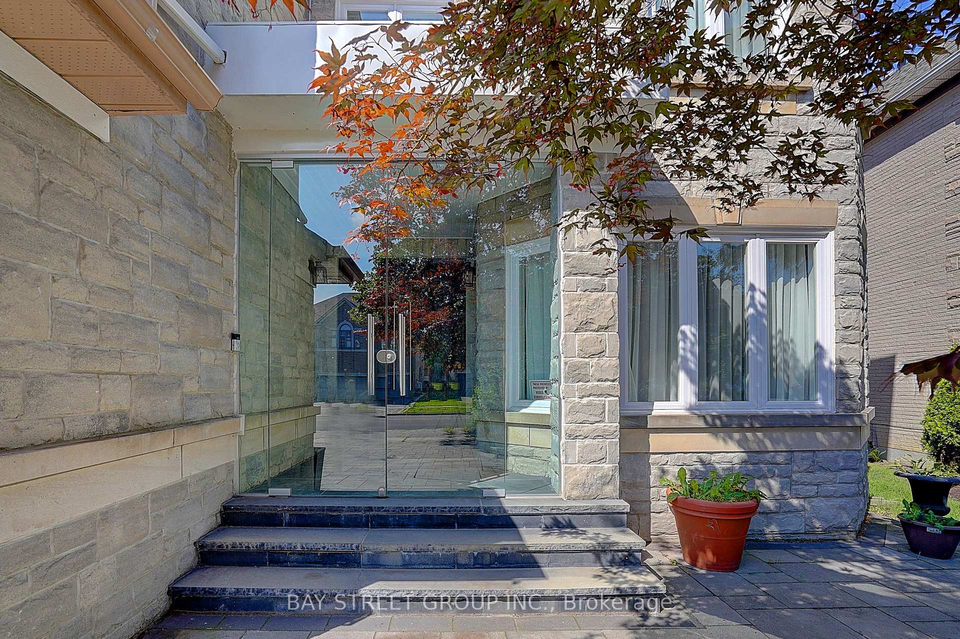 Photo 2 of 218 Boake Trail, Richmond Hill, Bayview Hill — HOMEH