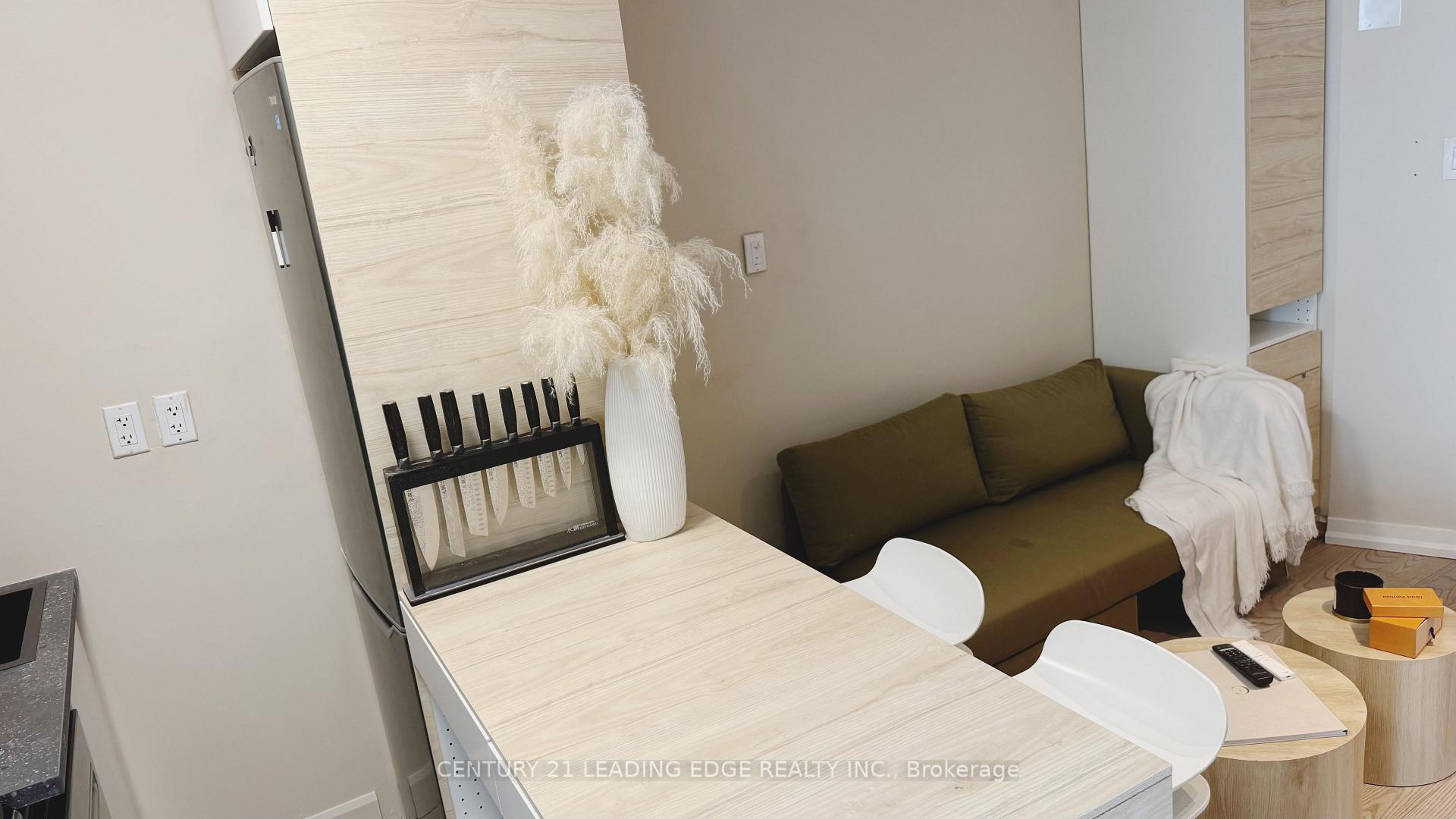 Photo 4 of Unit 1821, 650 Queens Quay W, Toronto, Niagara — HOMEH