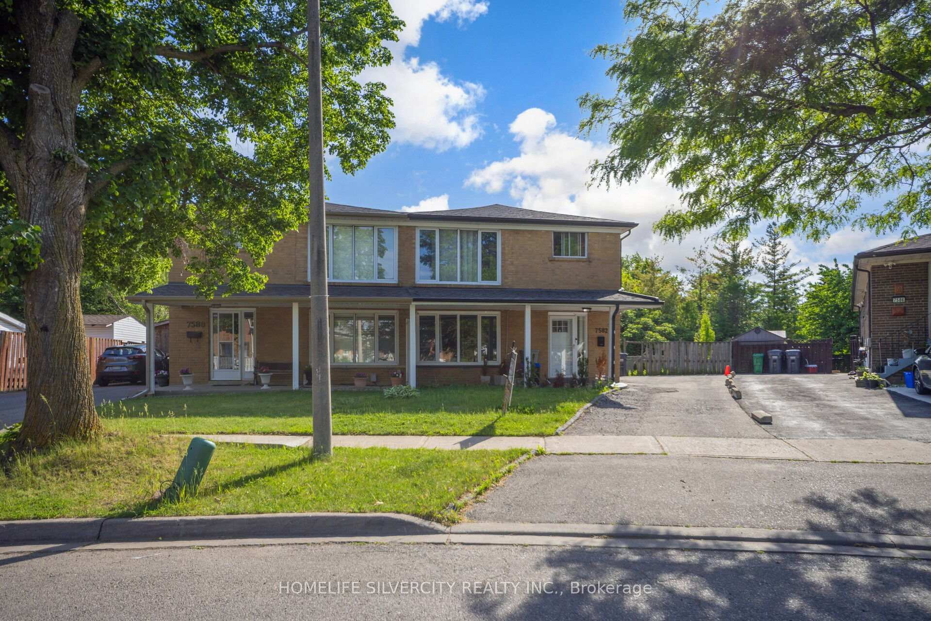 Photo 2 of 7582 Discus Crescent, Mississauga, Malton — HOMEH