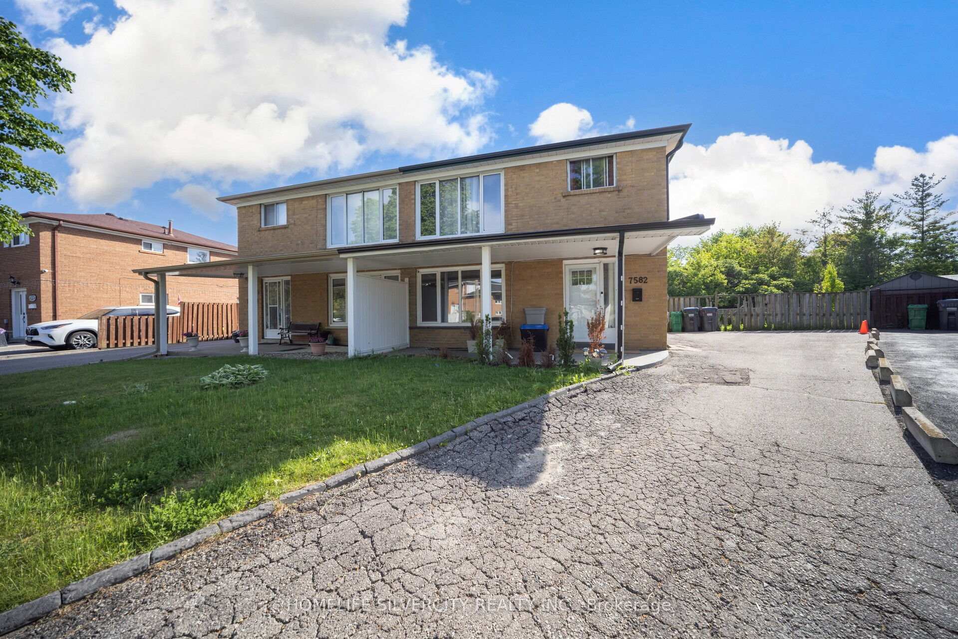 Photo 4 of 7582 Discus Crescent, Mississauga, Malton — HOMEH