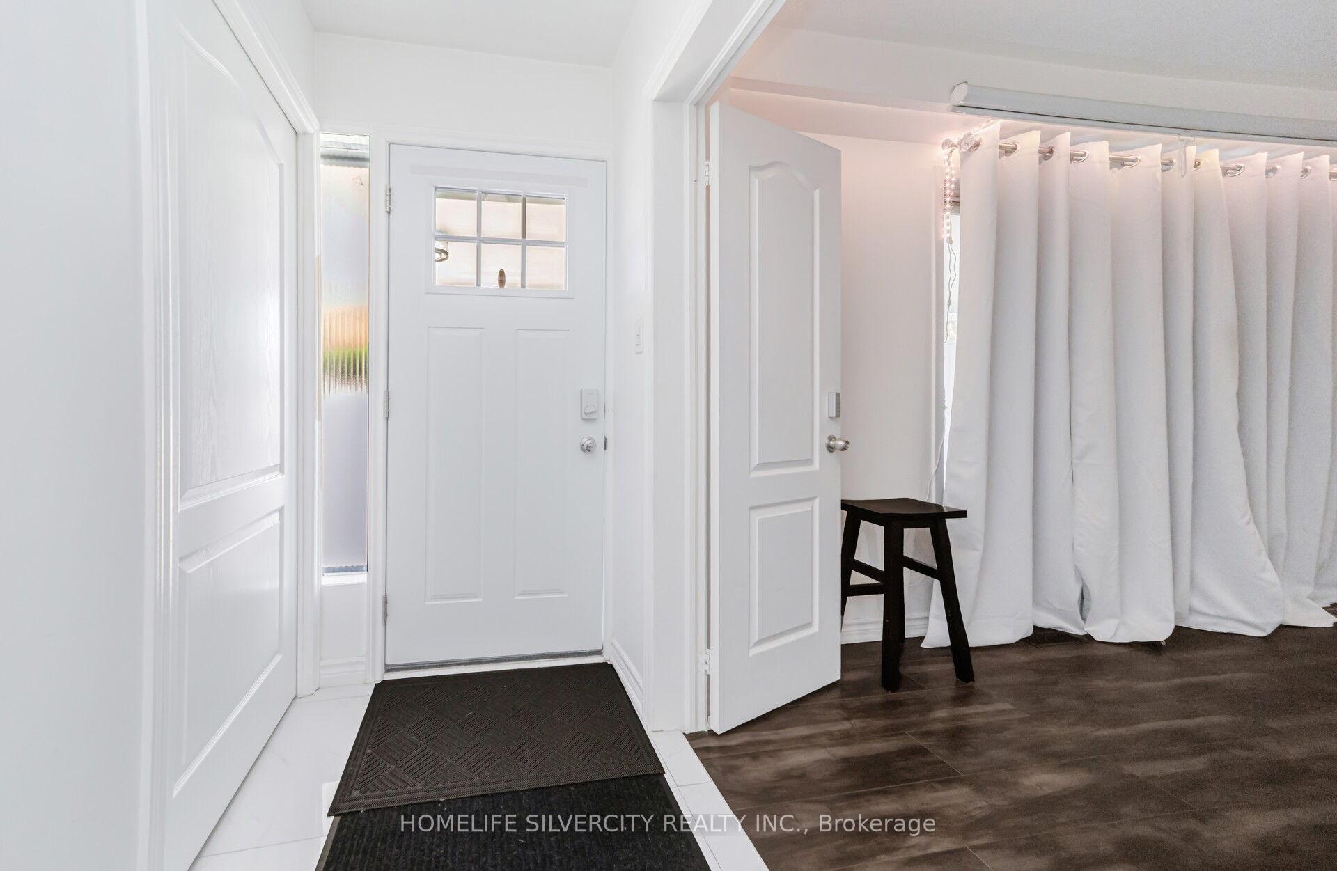 Photo 6 of 7582 Discus Crescent, Mississauga, Malton — HOMEH