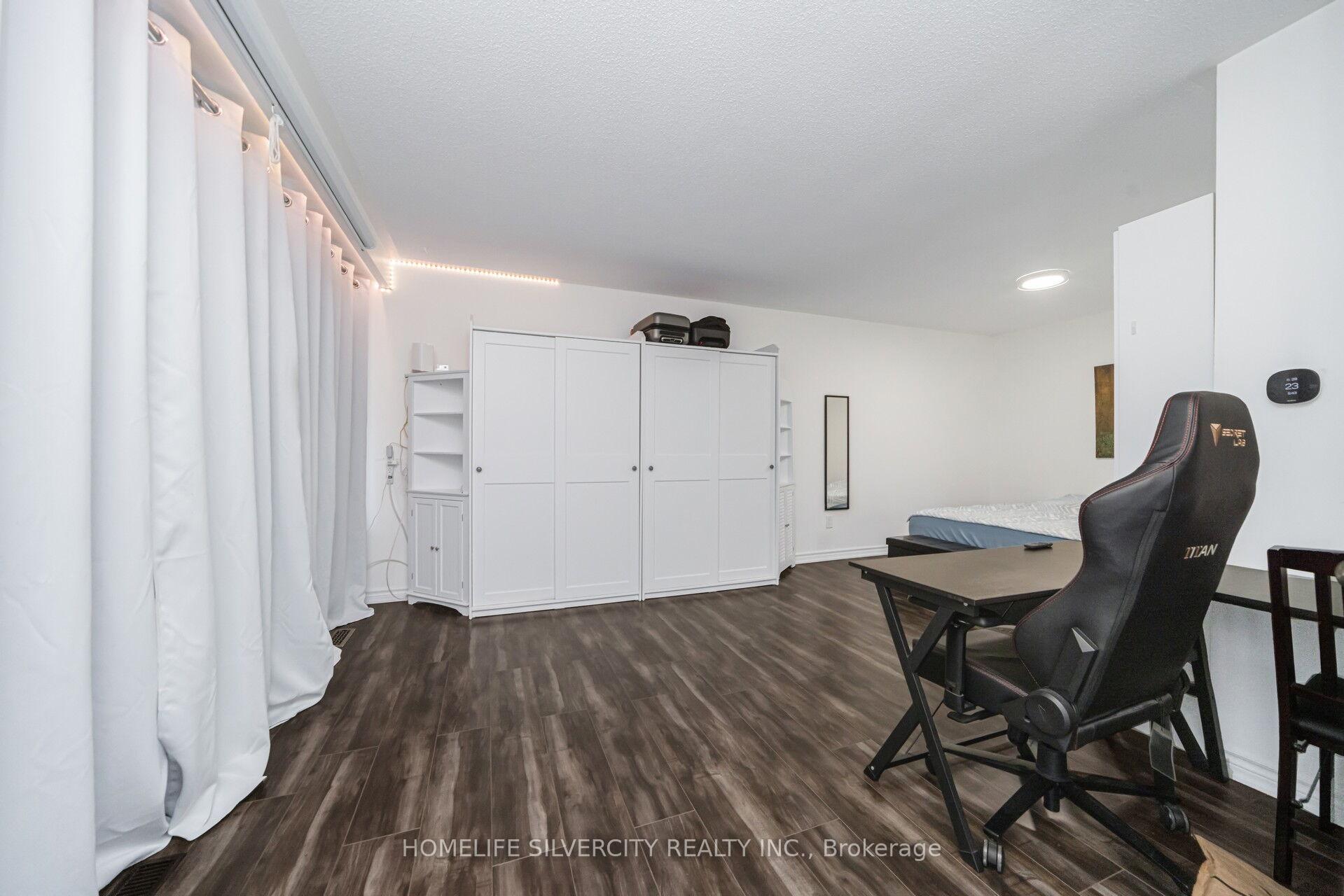 Photo 7 of 7582 Discus Crescent, Mississauga, Malton — HOMEH