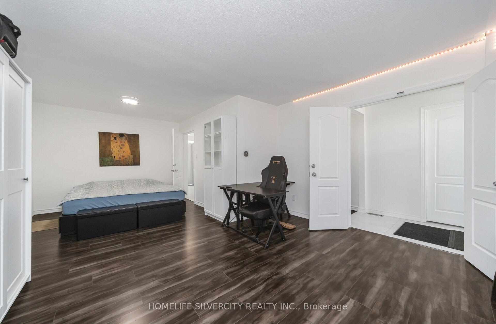 Photo 8 of 7582 Discus Crescent, Mississauga, Malton — HOMEH
