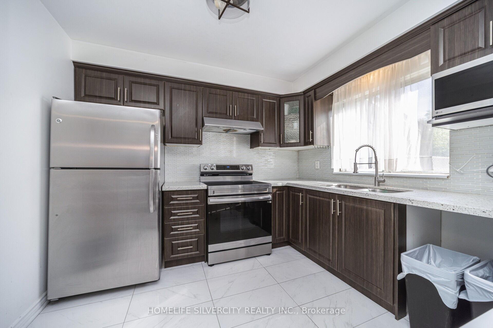 Photo 15 of 7582 Discus Crescent, Mississauga, Malton — HOMEH
