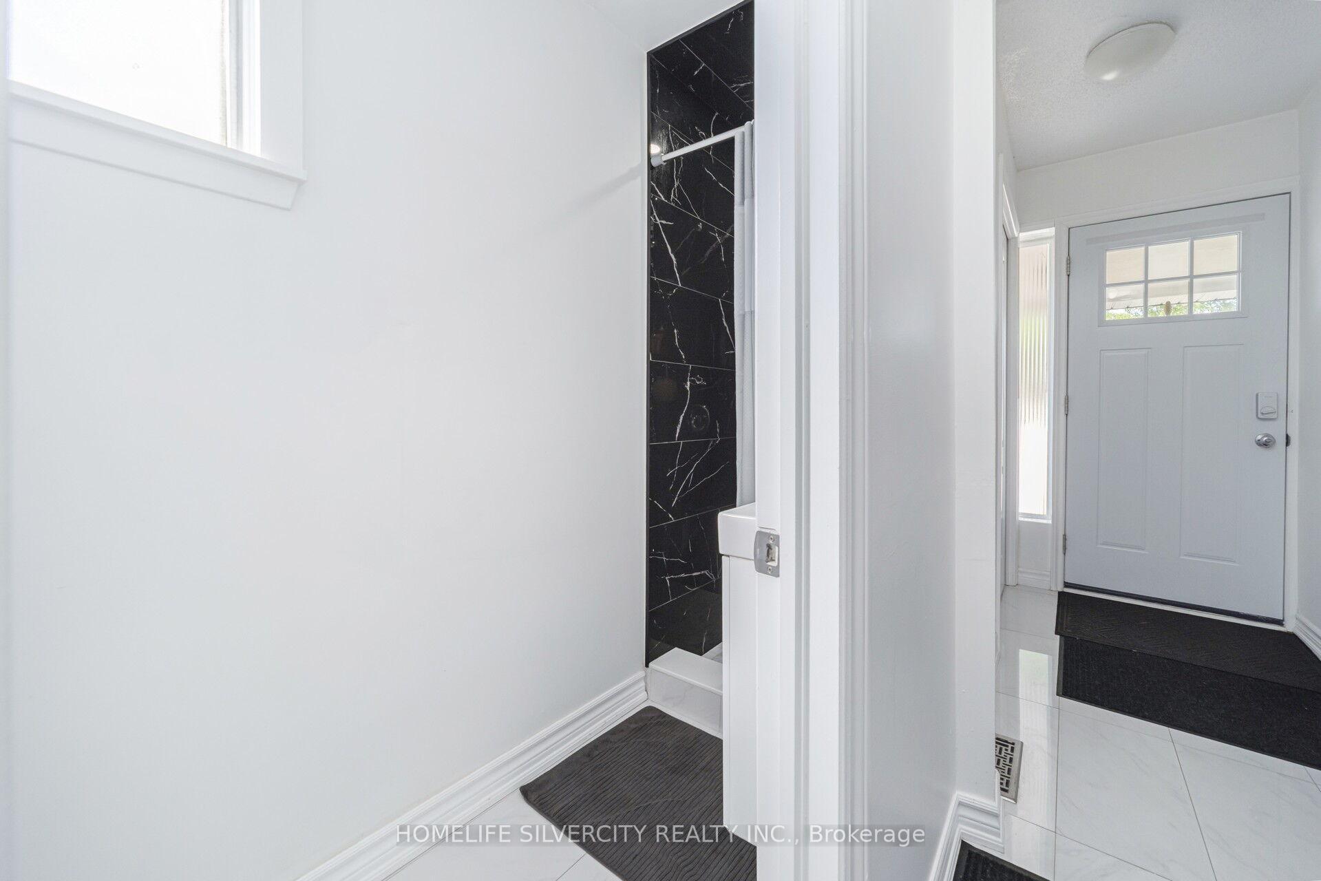 Photo 18 of 7582 Discus Crescent, Mississauga, Malton — HOMEH