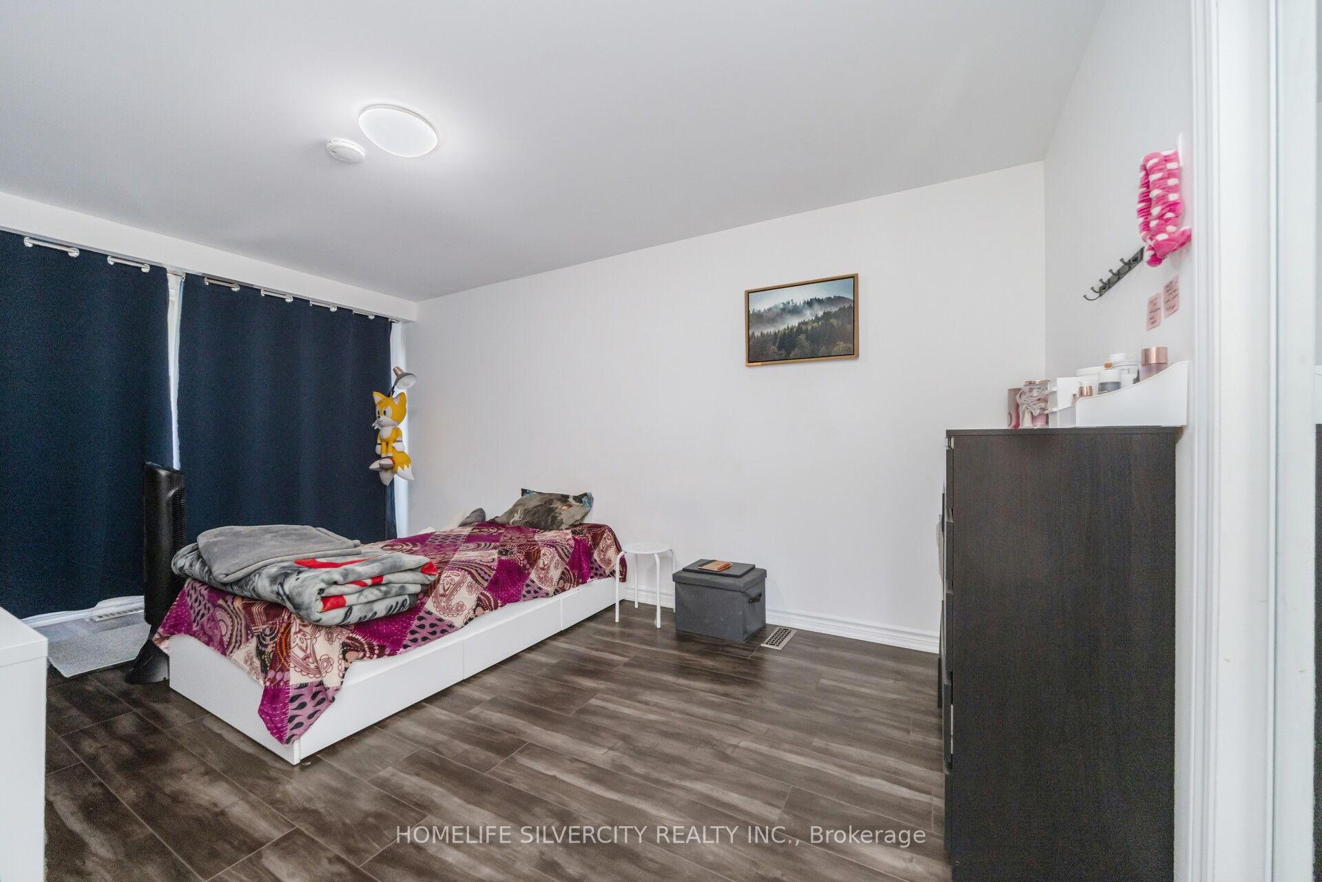 Photo 21 of 7582 Discus Crescent, Mississauga, Malton — HOMEH