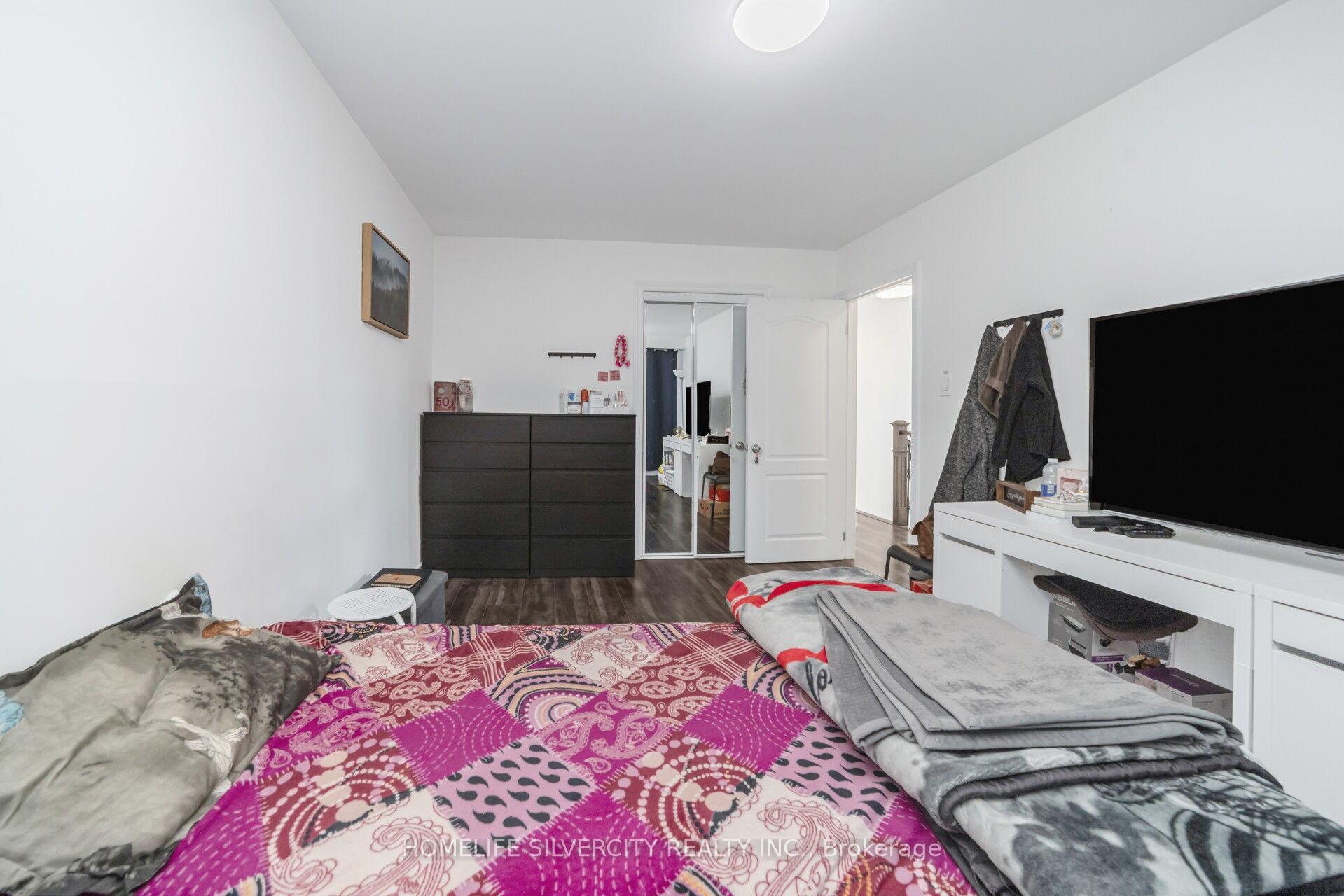 Photo 23 of 7582 Discus Crescent, Mississauga, Malton — HOMEH