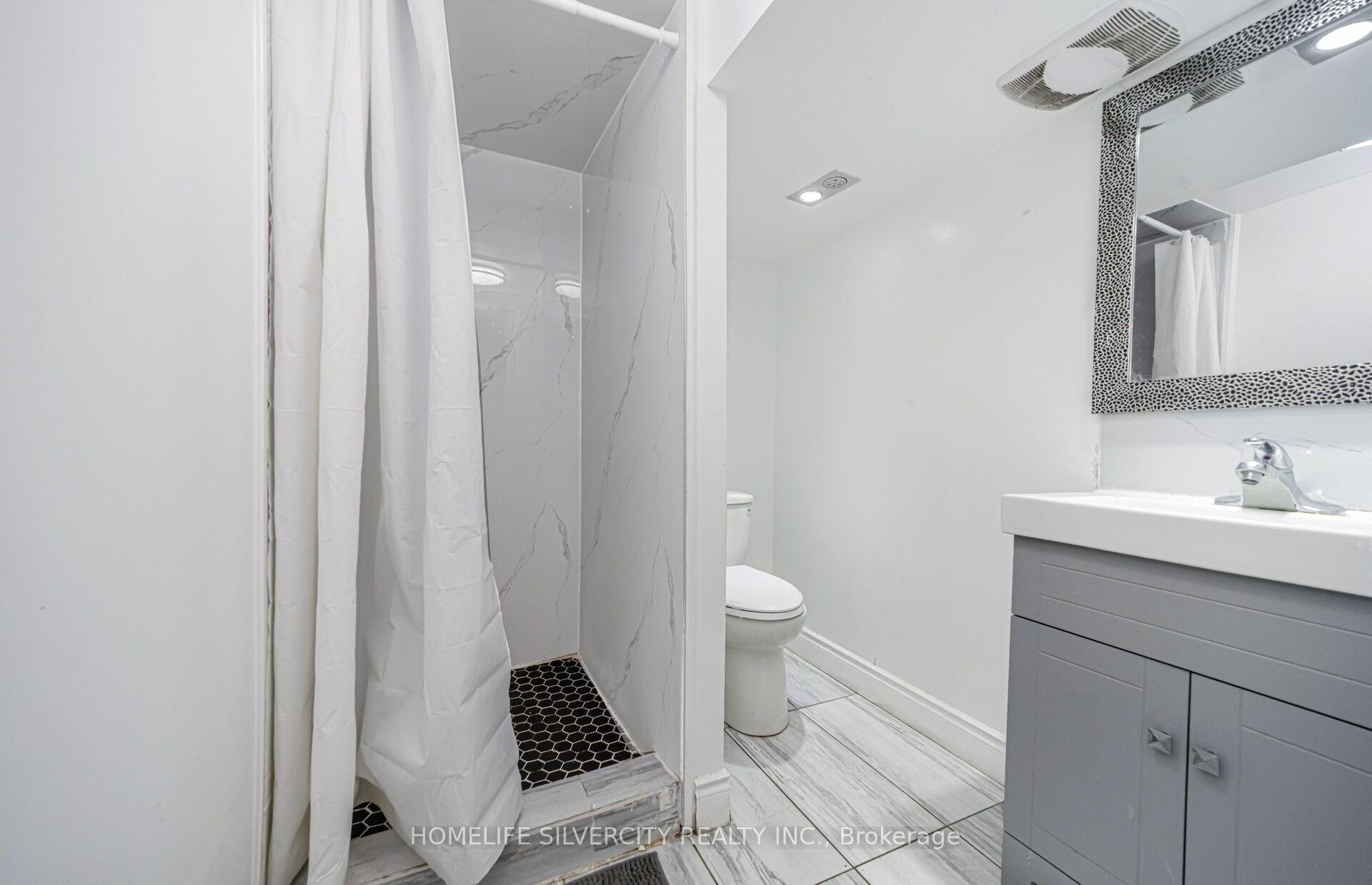Photo 41 of 7582 Discus Crescent, Mississauga, Malton — HOMEH
