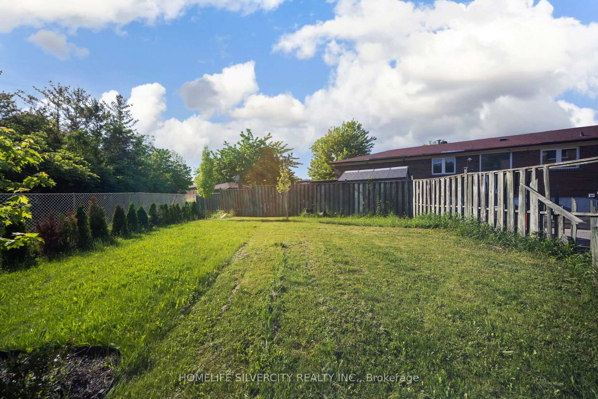 Photo 43 of 7582 Discus Crescent, Mississauga, Malton — HOMEH