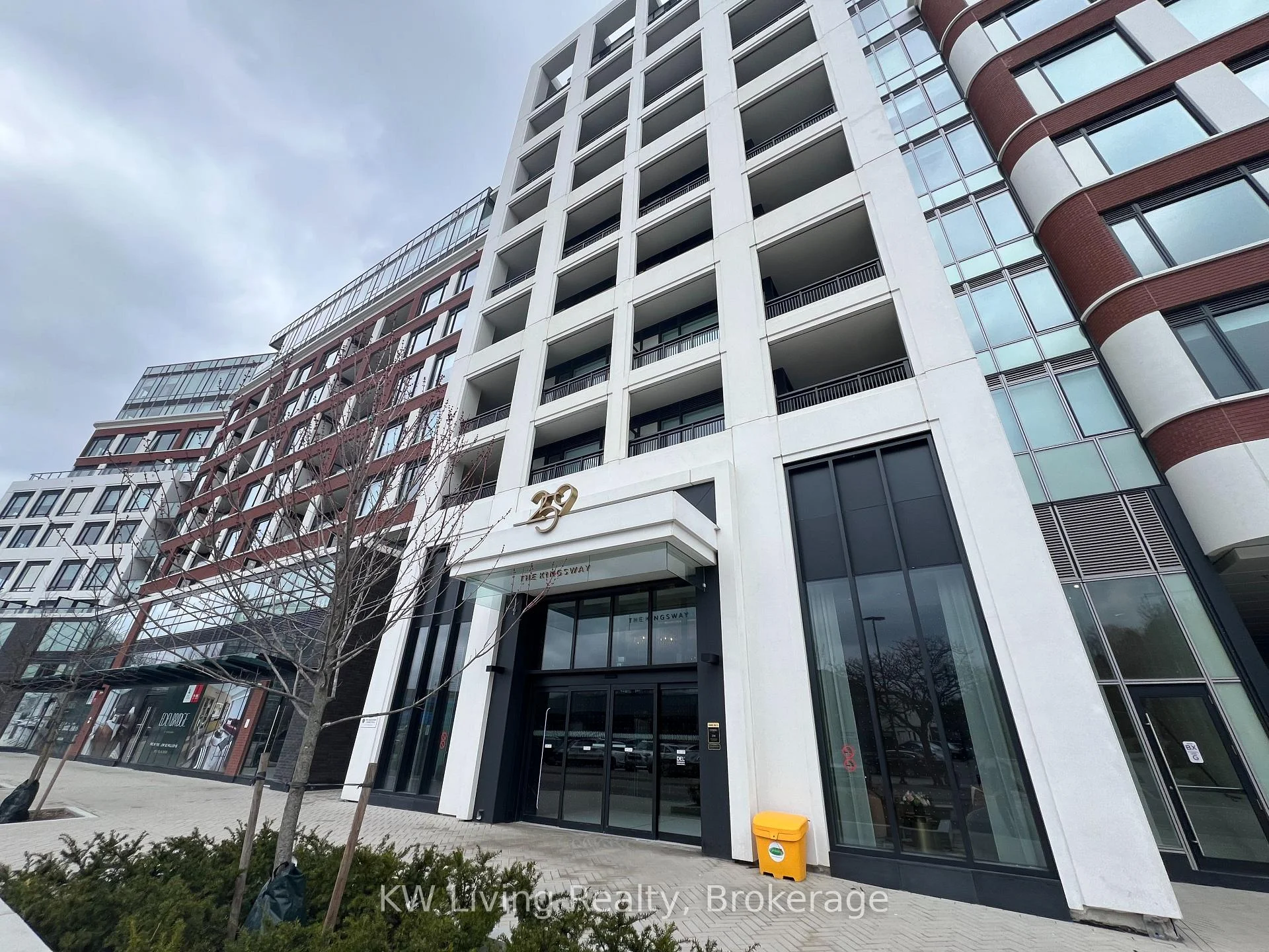 Photo 3 of Unit MZ10, 259 The Kingsway, Etobicoke, Edenbridge-Humber Valley — HOMEH