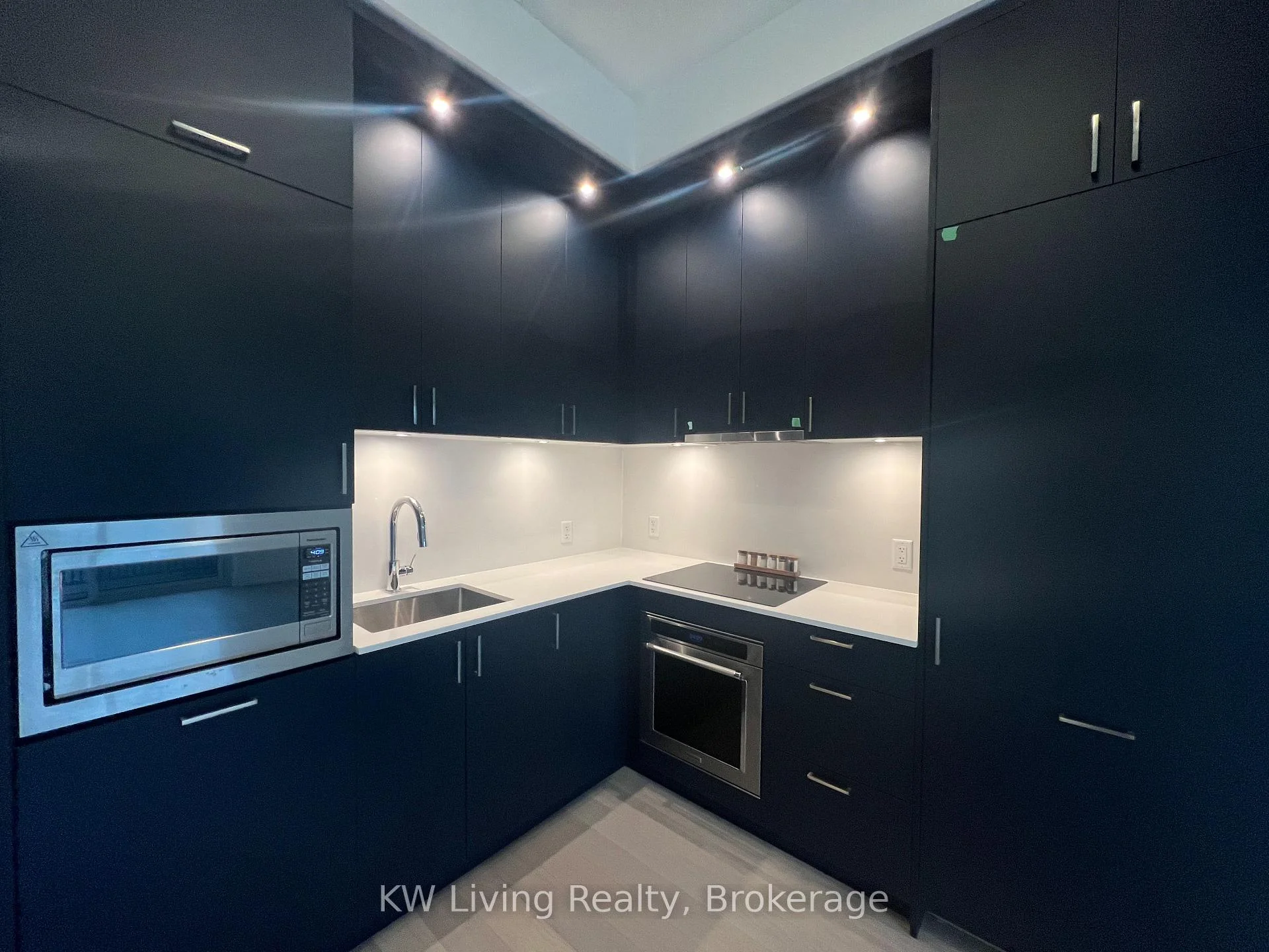 Photo 41 of Unit MZ10, 259 The Kingsway, Etobicoke, Edenbridge-Humber Valley — HOMEH