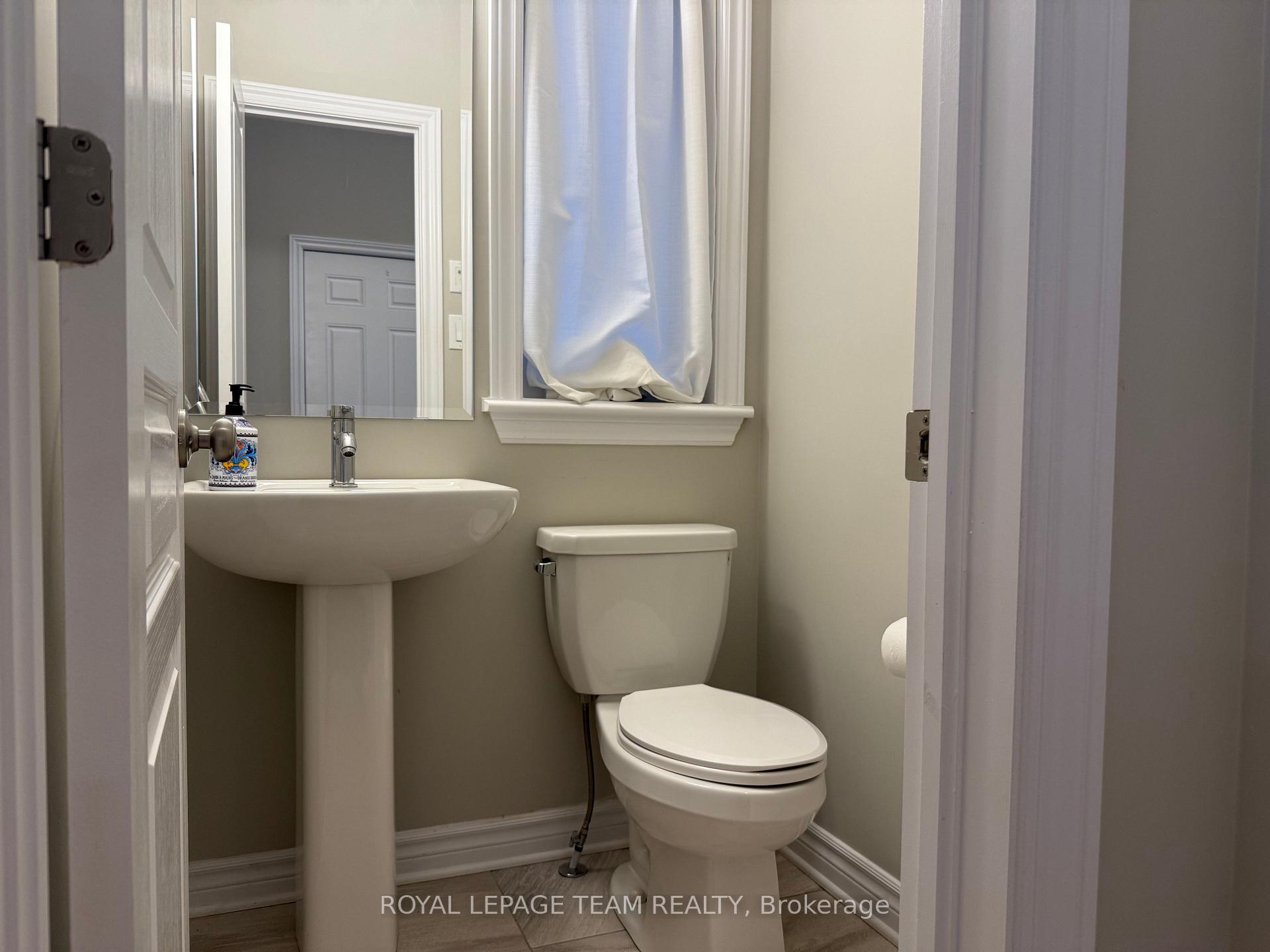 Photo 4 of 82 Warrior Street, Ottawa, Kanata - Emerald Meadows/Trailwest — HOMEH