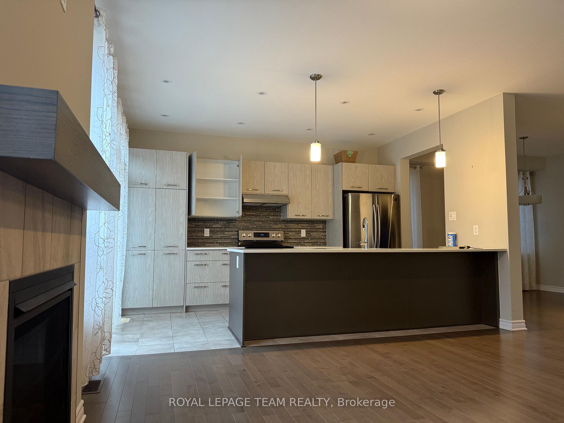 Photo 6 of 82 Warrior Street, Ottawa, Kanata - Emerald Meadows/Trailwest — HOMEH