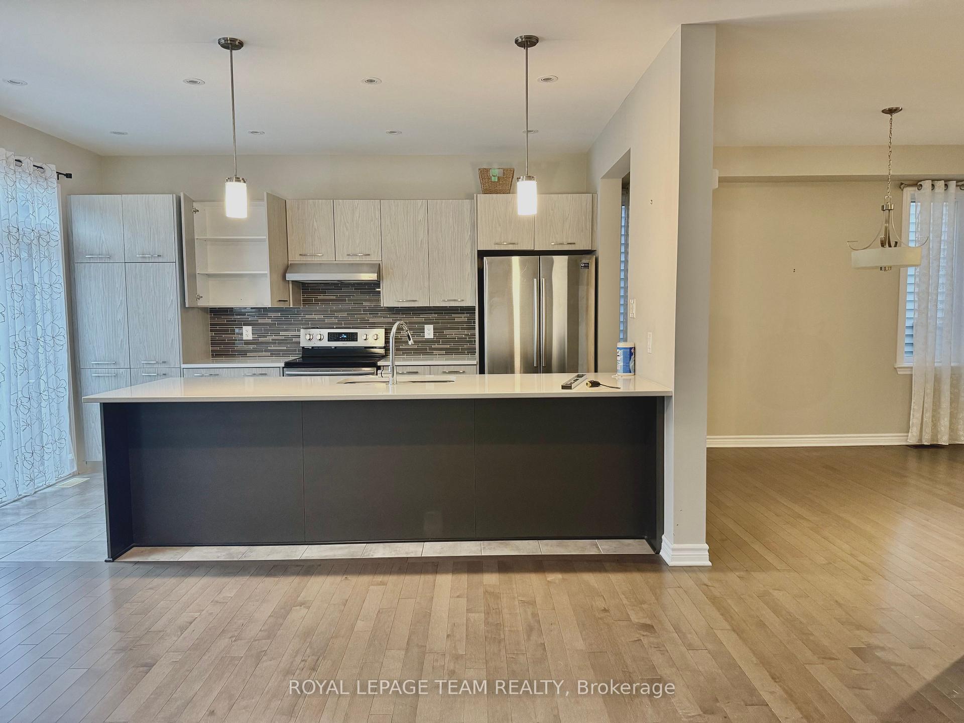 Photo 7 of 82 Warrior Street, Ottawa, Kanata - Emerald Meadows/Trailwest — HOMEH